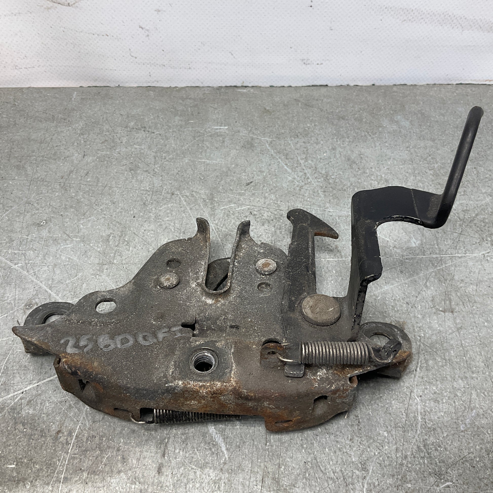 2004 Nissan Z33 350Z Hood Latch Oem 25Bdqfi - On Point Parts Inc