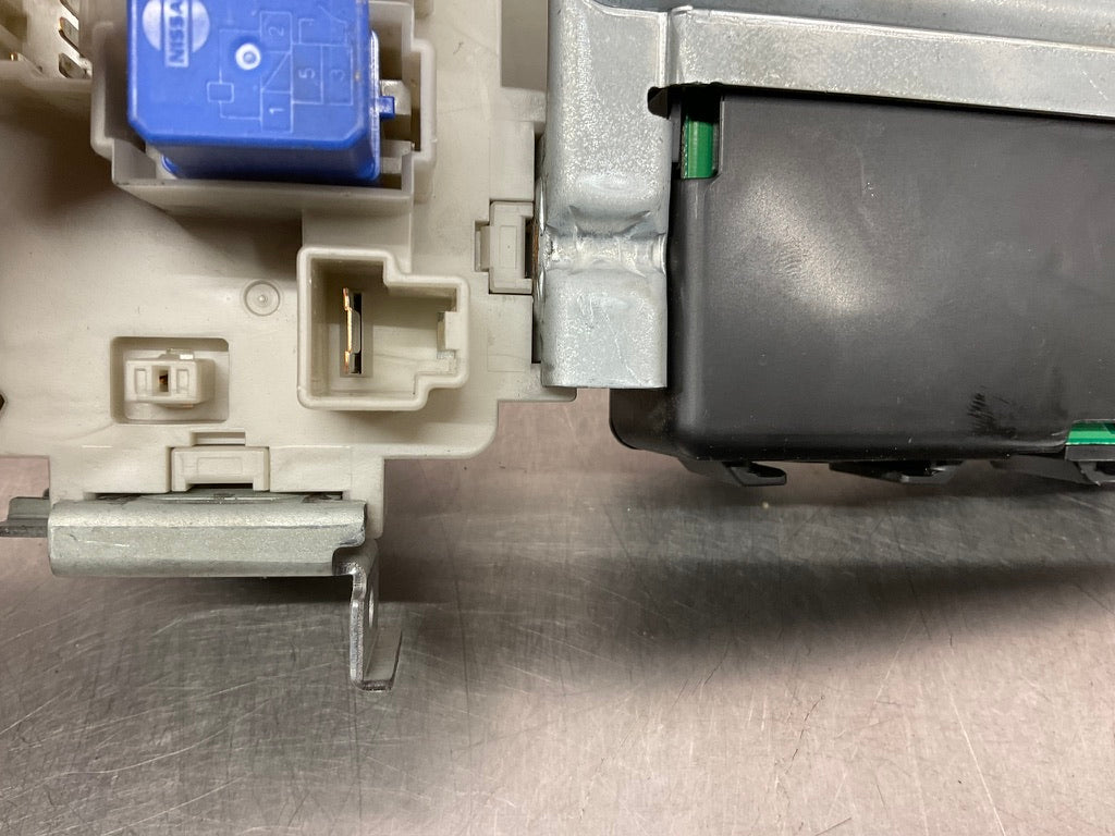 2003 Infiniti G35 Manual BCM Body Control Module 284B1-AM821 OEM 13BEWEC - On Point Parts Inc