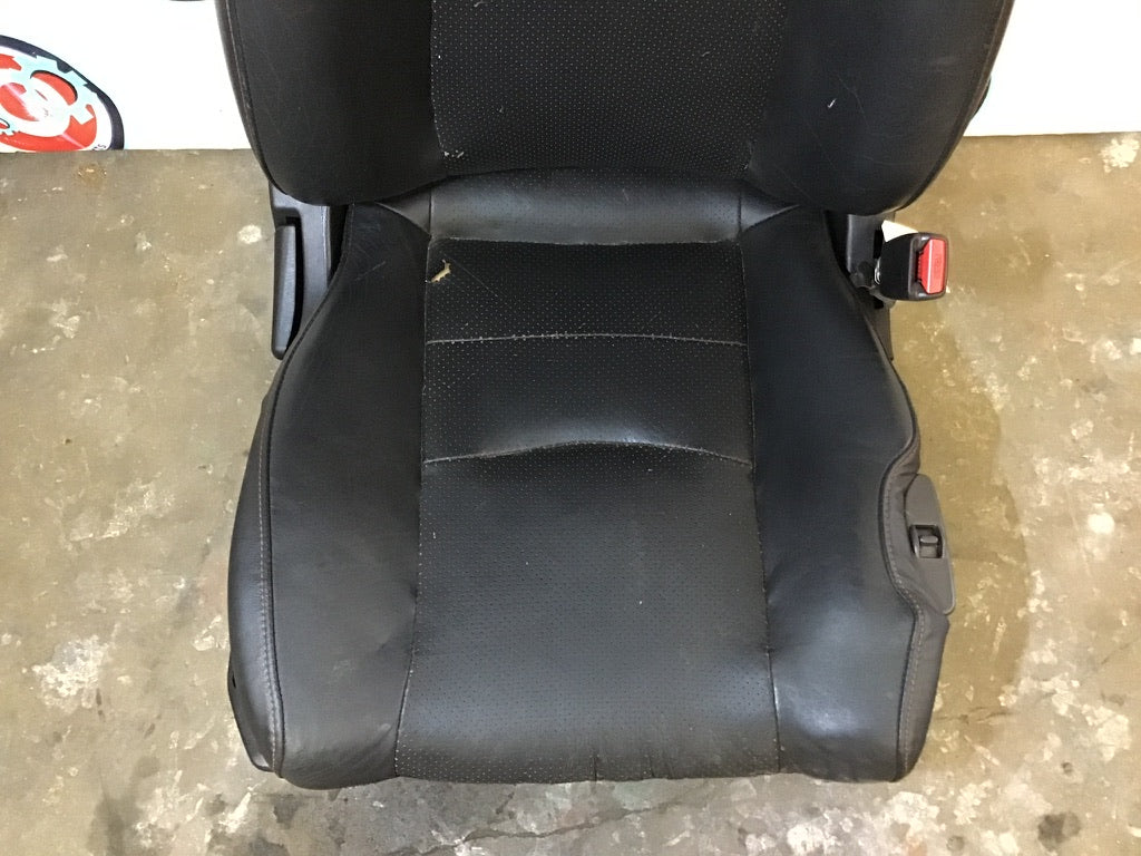 2006 Nissan 350Z Passenger Right Powered Leather Seat with Switches OEM 0BH5C9 - On Point Parts Inc