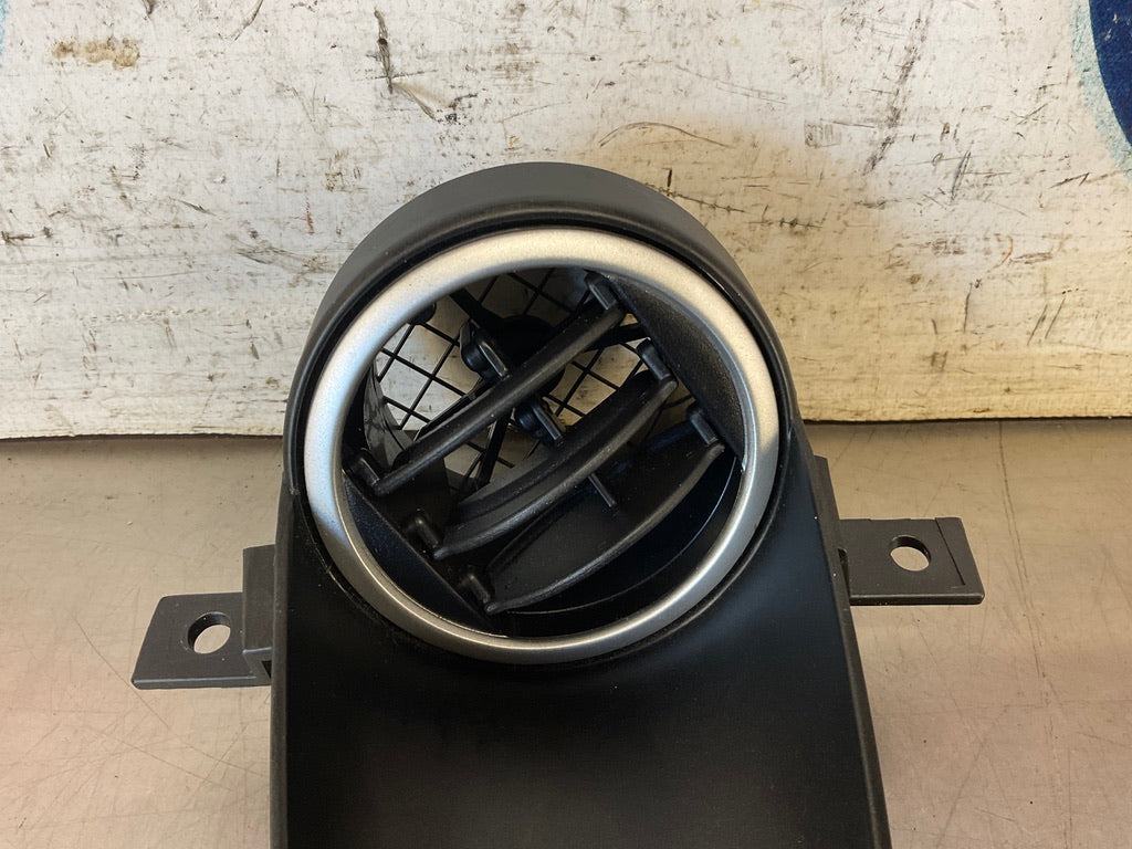 2004 Nissan 350Z Passenger Right Door Vent OEM 24BIVDE - On Point Parts Inc