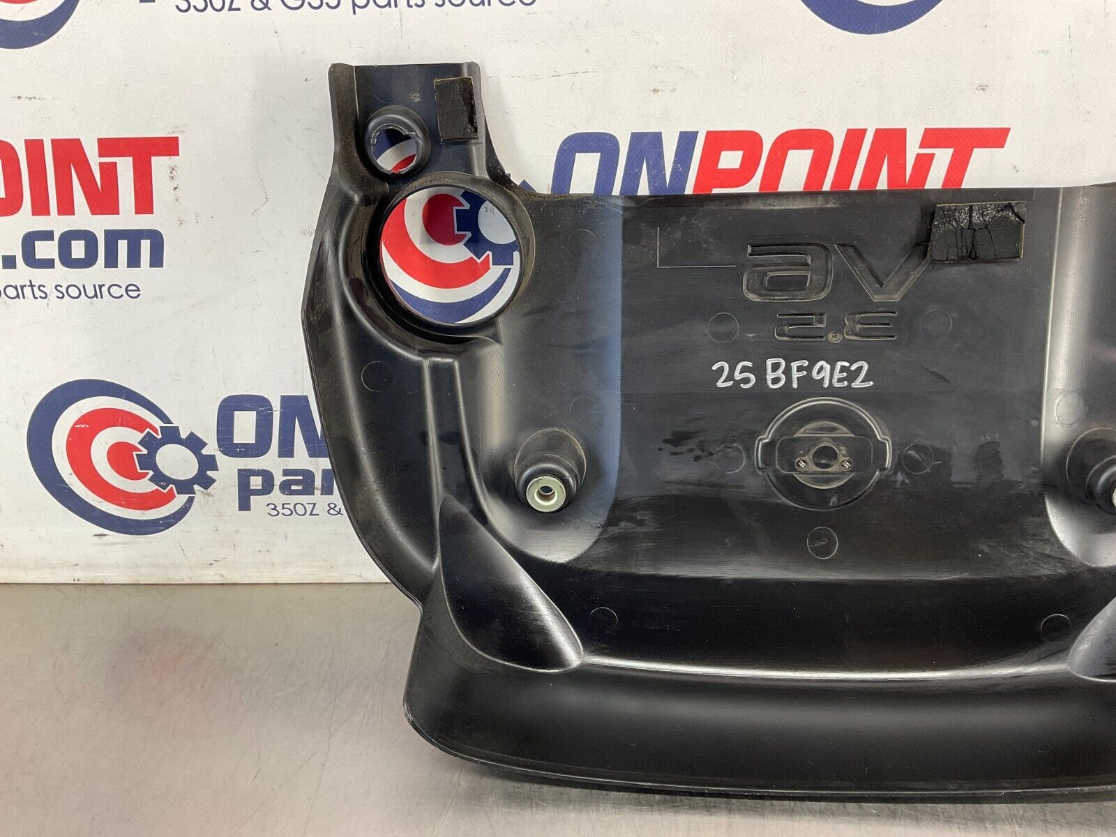 2004 Nissan 350Z VQ35DE Engine Cover OEM 25BF9E2 - On Point Parts Inc