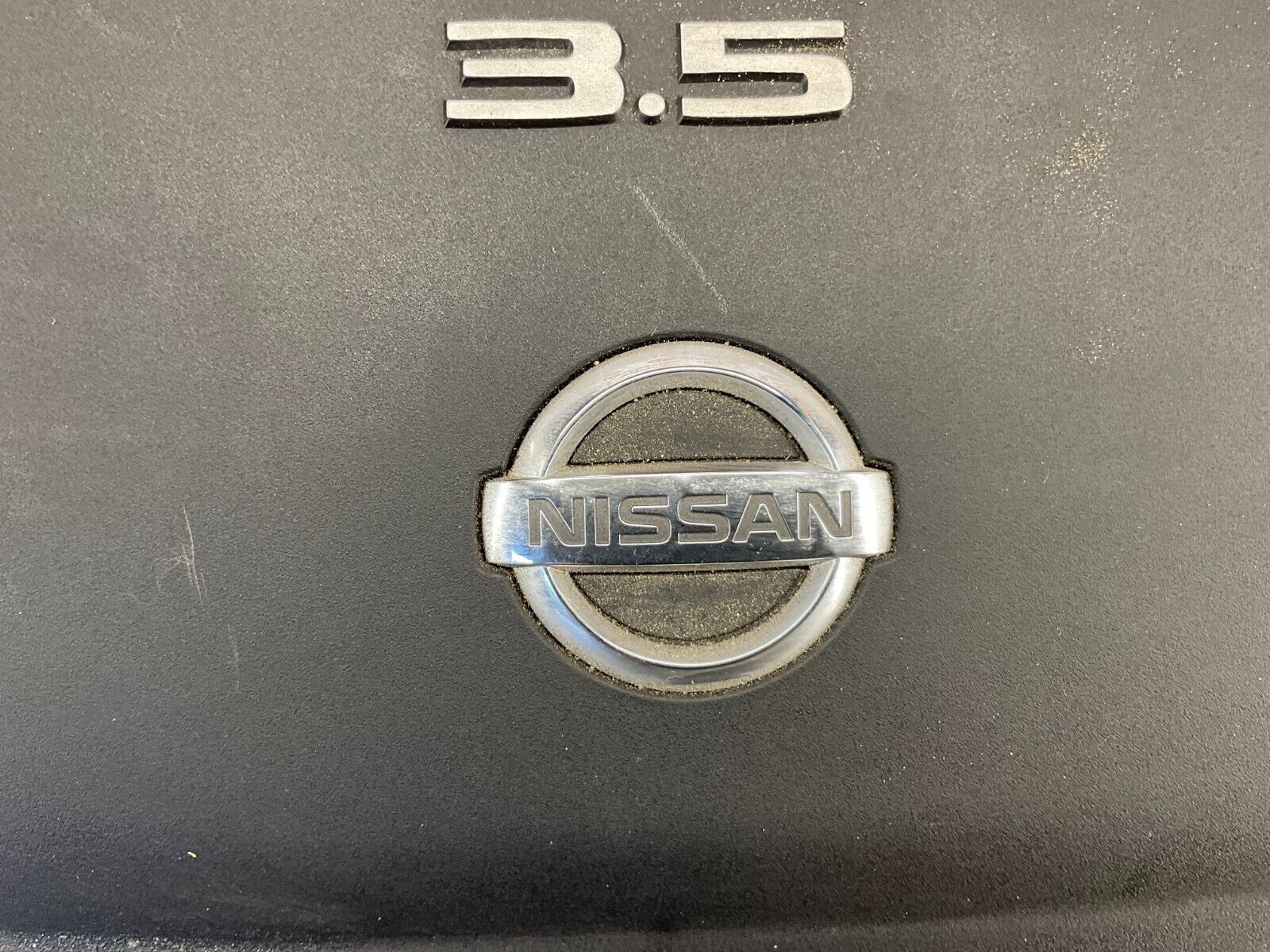 2004 Nissan 350Z VQ35DE Engine Cover OEM 25BF9E2 - On Point Parts Inc