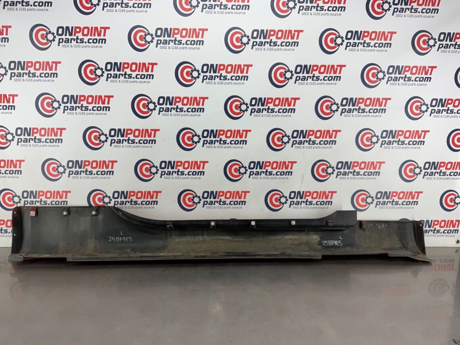 2004 Nissan 350Z Driver Left Rocker Panel Side Skirt OEM 25BF9E5 - On Point Parts Inc