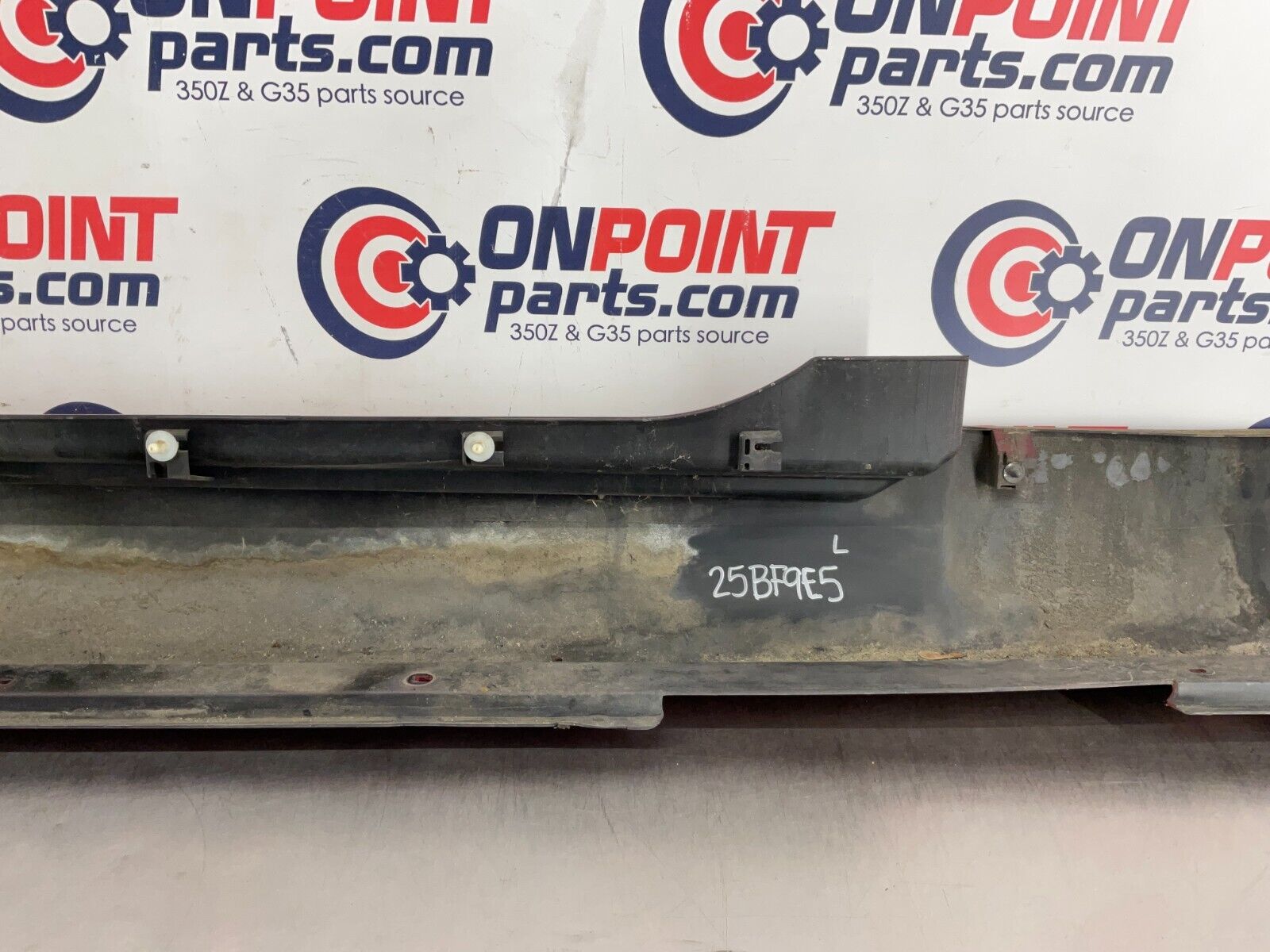 2004 Nissan 350Z Driver Left Rocker Panel Side Skirt OEM 25BF9E5 - On Point Parts Inc