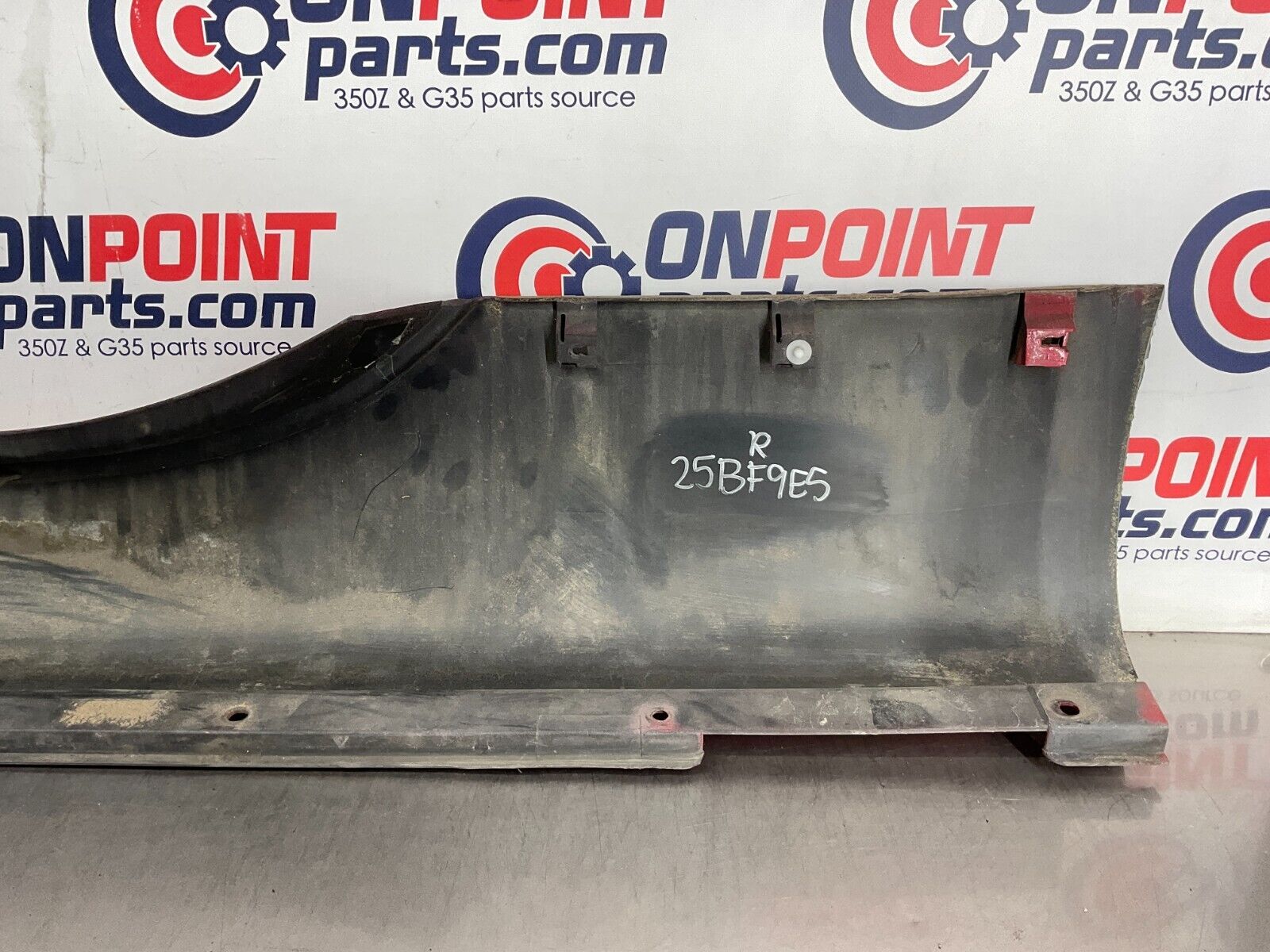 2004 Nissan 350Z Passenger Right Rocker Panel Side Skirt OEM 25BF9E5 - On Point Parts Inc