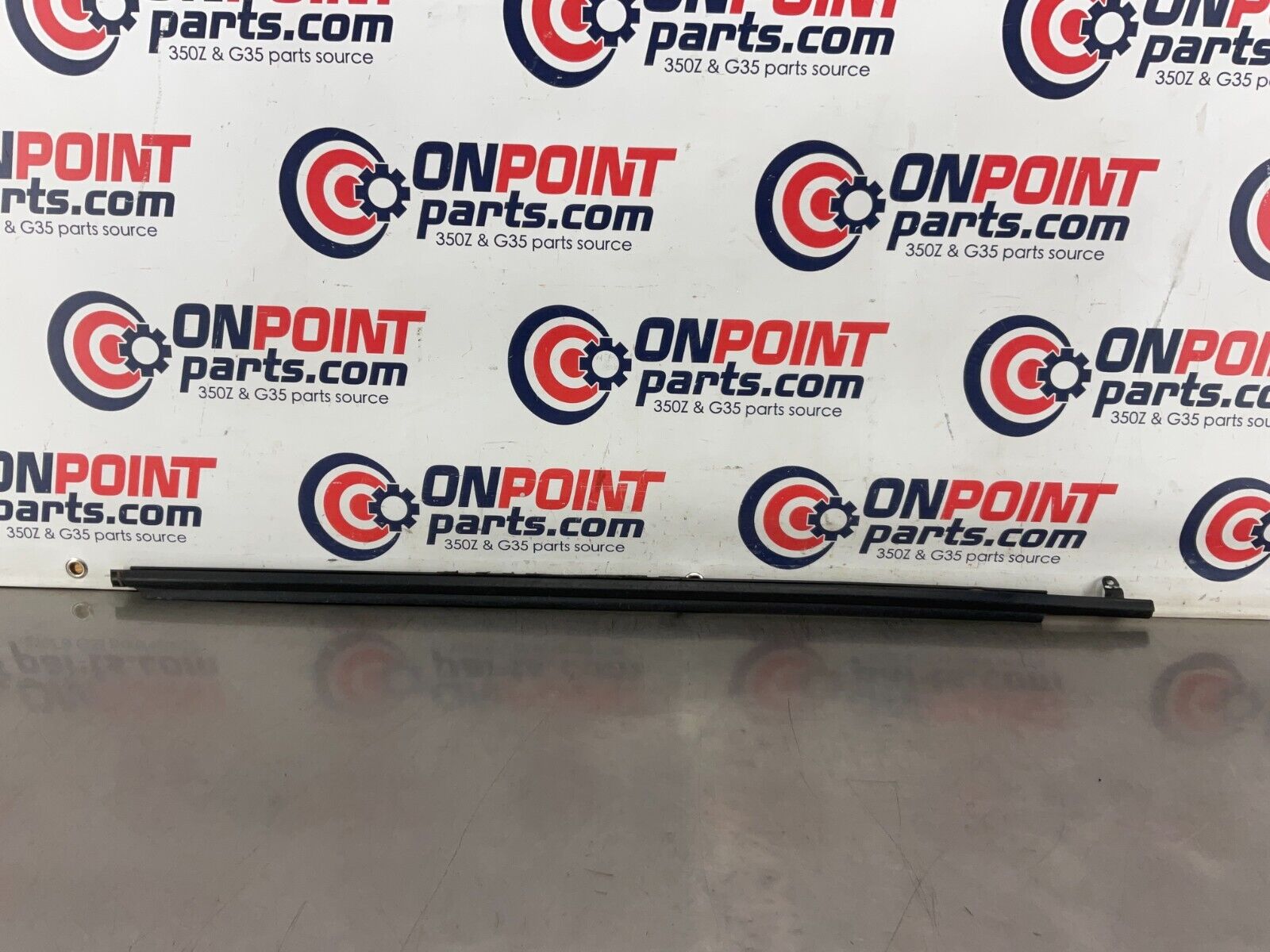 2004 Nissan 350Z Passenger Right Door Window Weatherstrip Moulding OEM 25BF9E2 - On Point Parts Inc