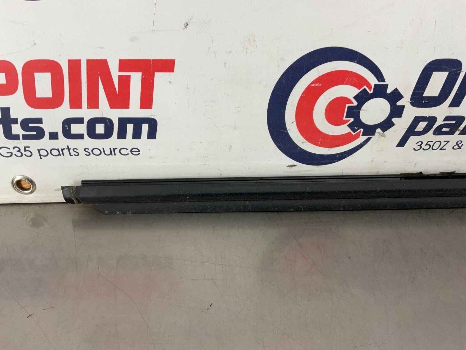 2004 Nissan 350Z Passenger Right Door Window Weatherstrip Moulding OEM 25BF9E2 - On Point Parts Inc