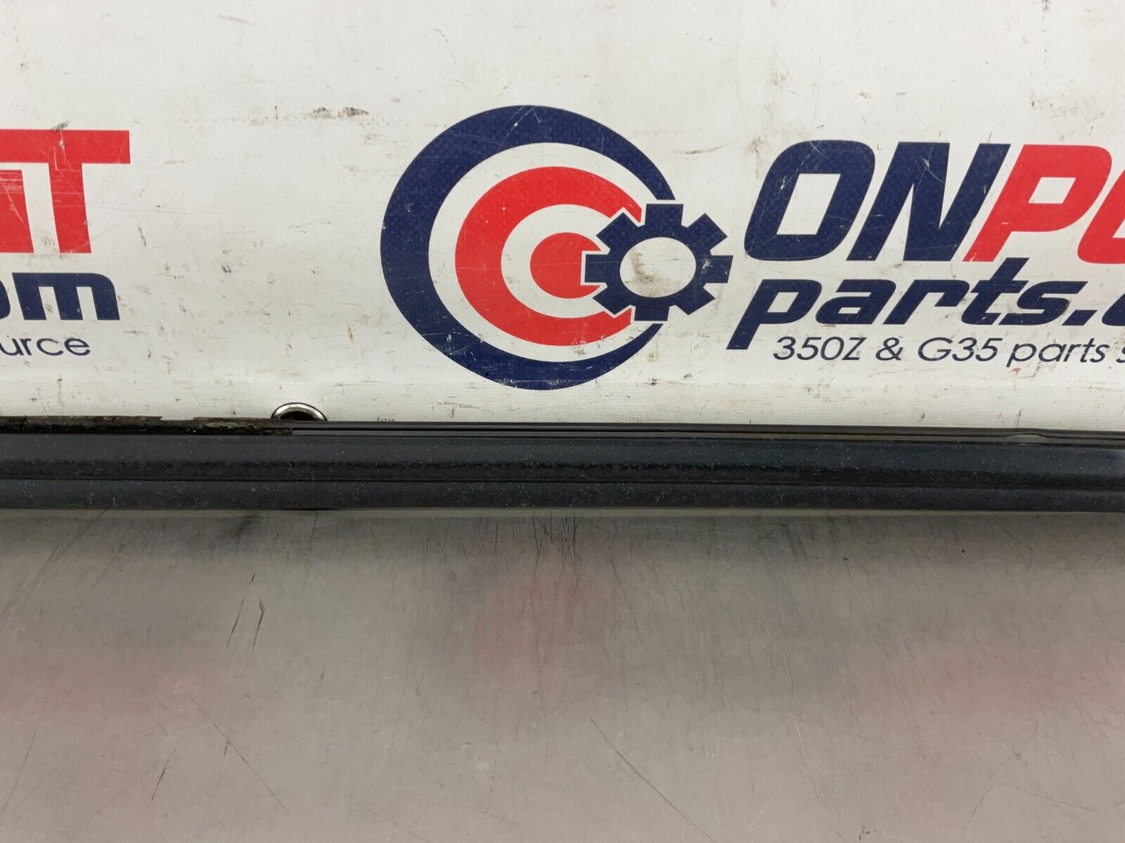 2004 Nissan 350Z Passenger Right Door Window Weatherstrip Moulding OEM 25BF9E2 - On Point Parts Inc