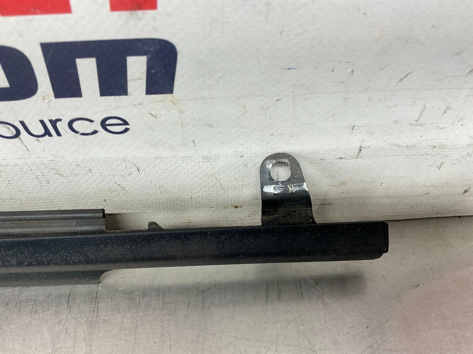 2004 Nissan 350Z Passenger Right Door Window Weatherstrip Moulding OEM 25BF9E2 - On Point Parts Inc