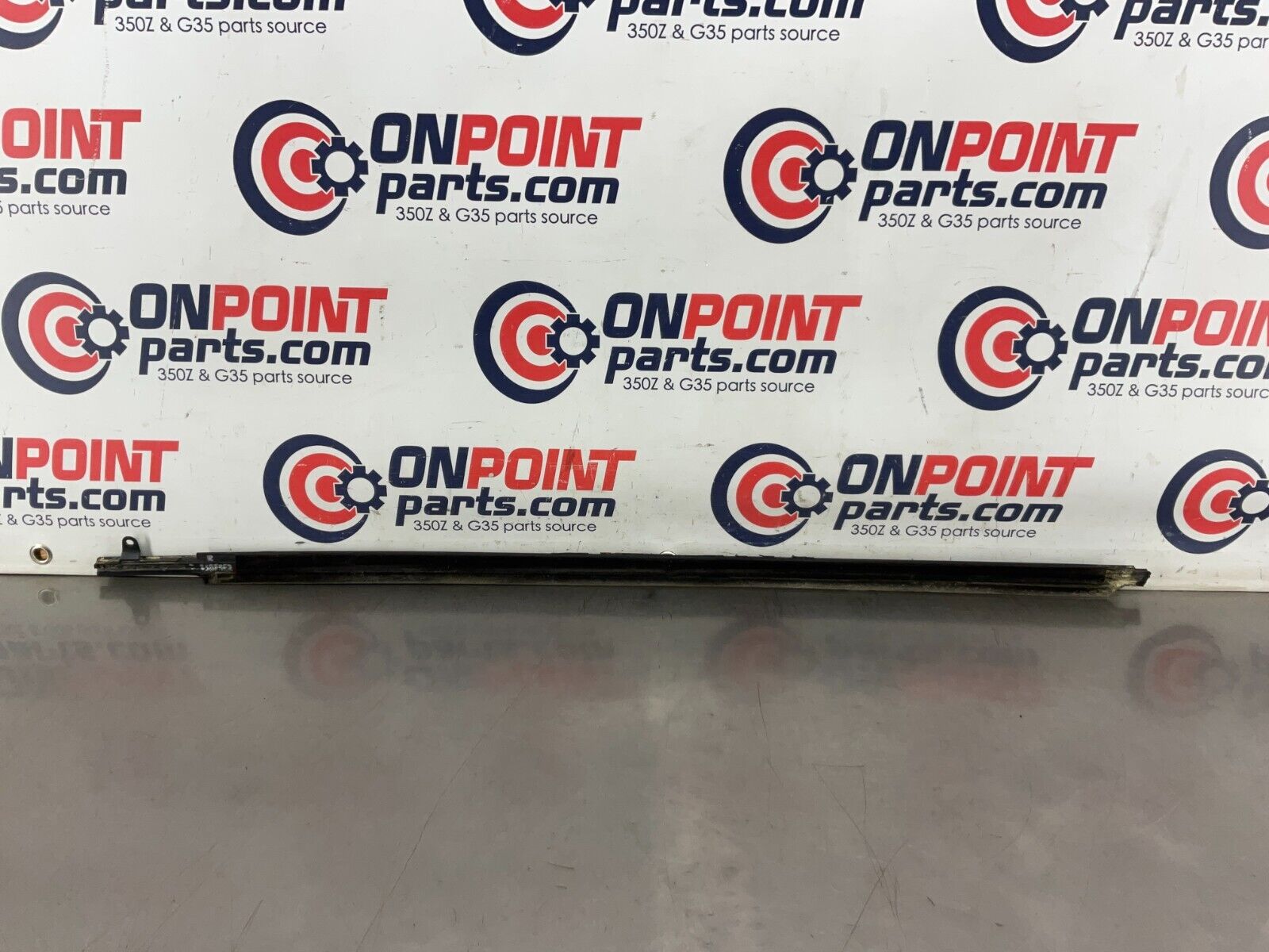 2004 Nissan 350Z Passenger Right Door Window Weatherstrip Moulding OEM 25BF9E2 - On Point Parts Inc
