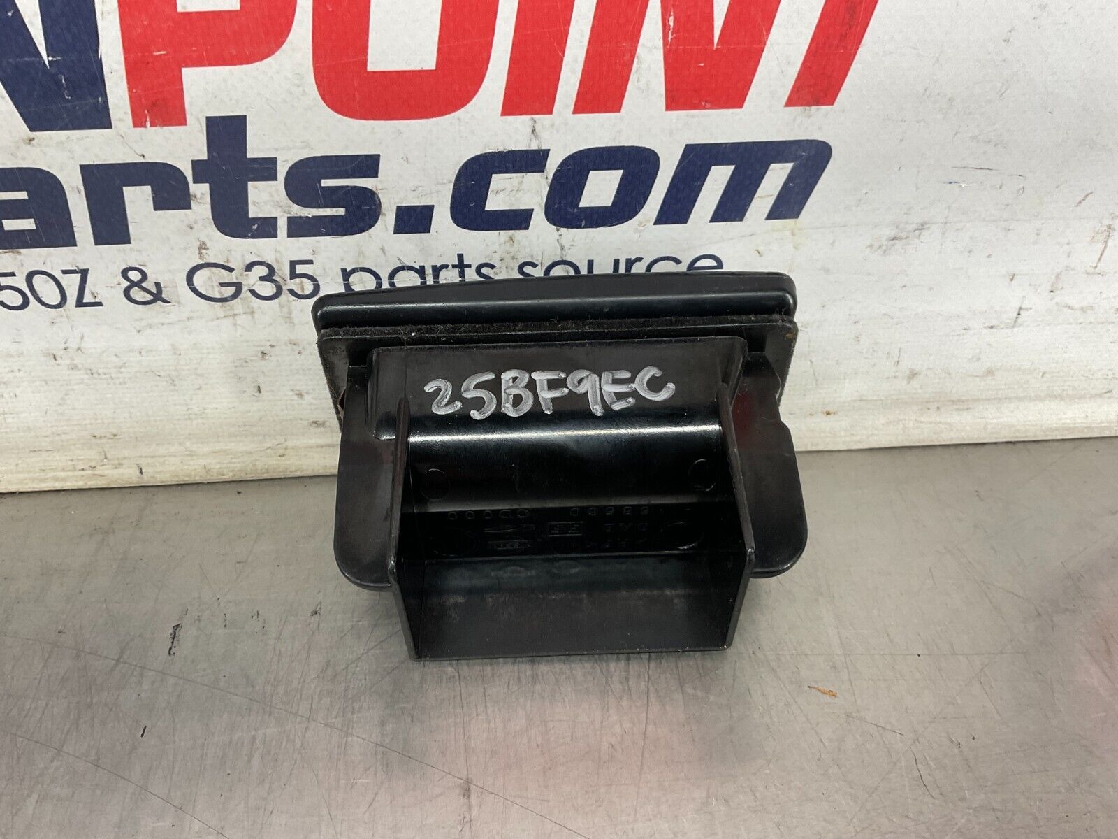 2004 Nissan 350Z Center Console Coin Tray 68560 OEM 25BF9EC – On