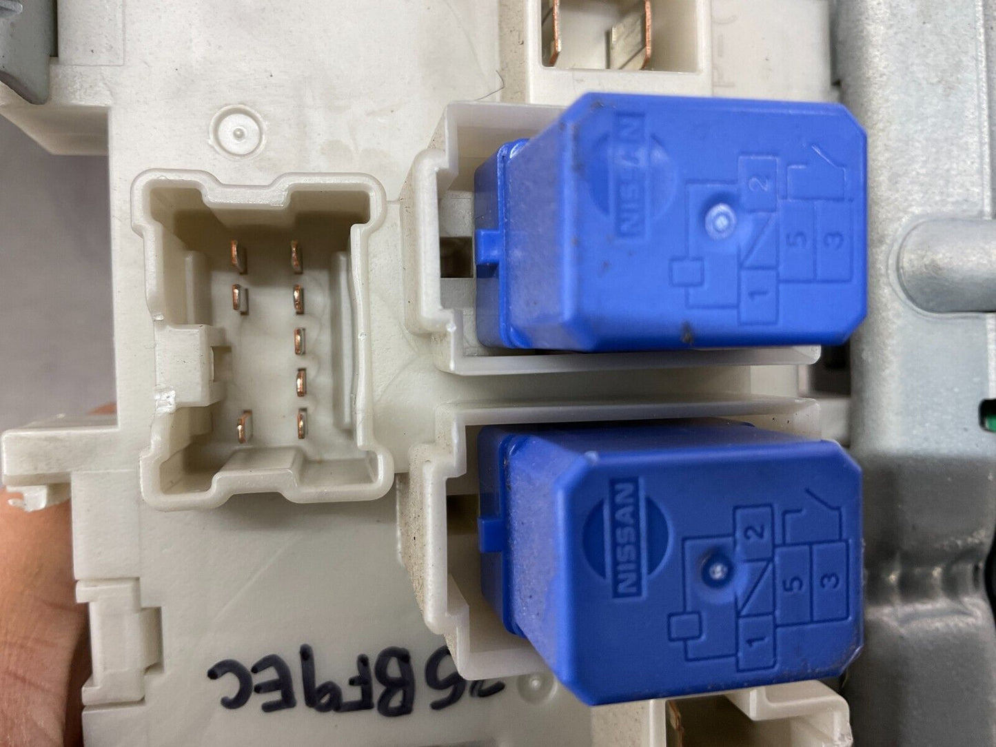 2004 Nissan 350Z BCM Body Control Module Automatic 284B1-CD005 OEM 25BF9EC - On Point Parts Inc