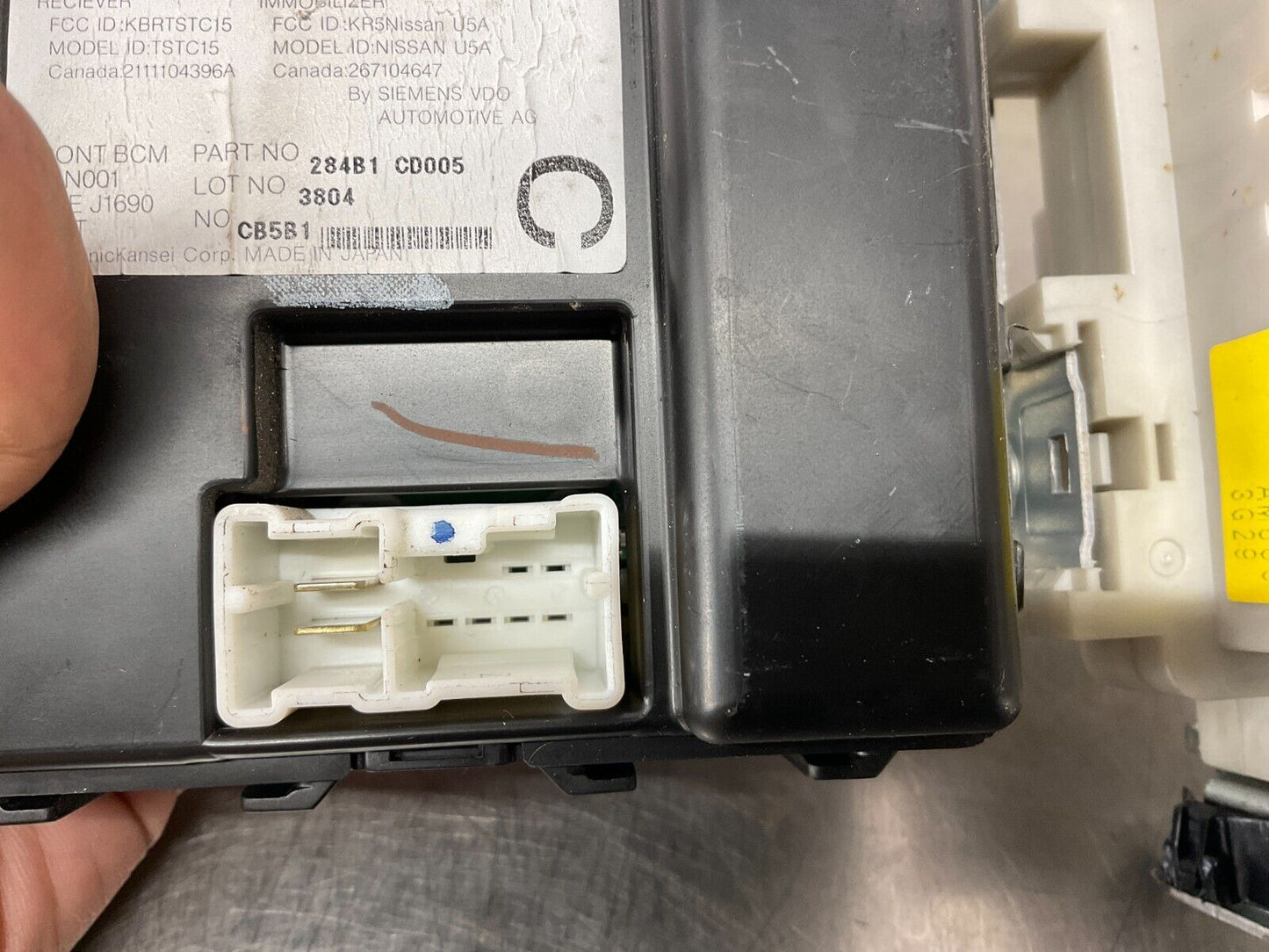 2004 Nissan 350Z BCM Body Control Module Automatic 284B1-CD005 OEM 25BF9EC - On Point Parts Inc