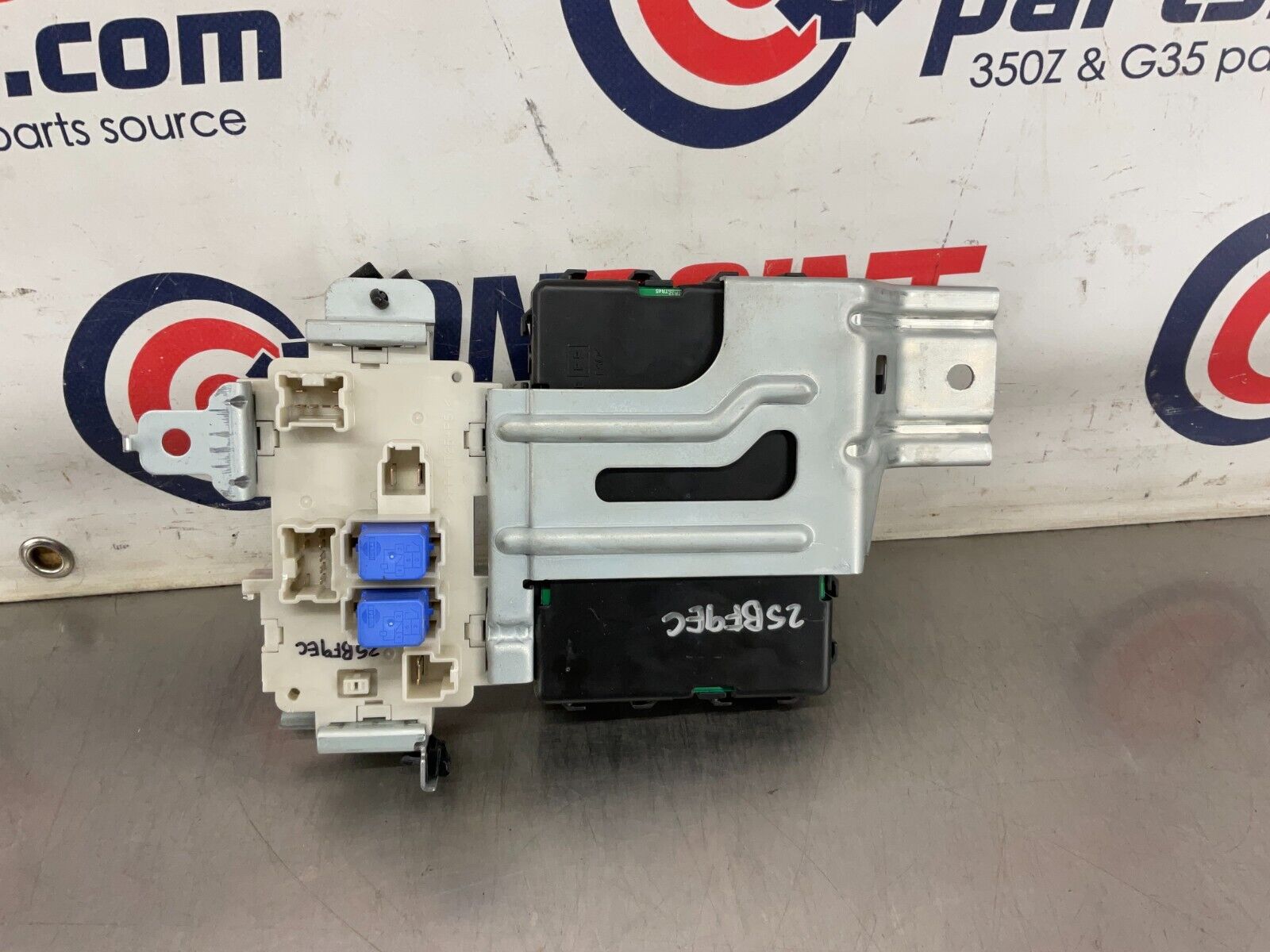 2004 Nissan 350Z BCM Body Control Module Automatic 284B1-CD005 OEM 25BF9EC - On Point Parts Inc
