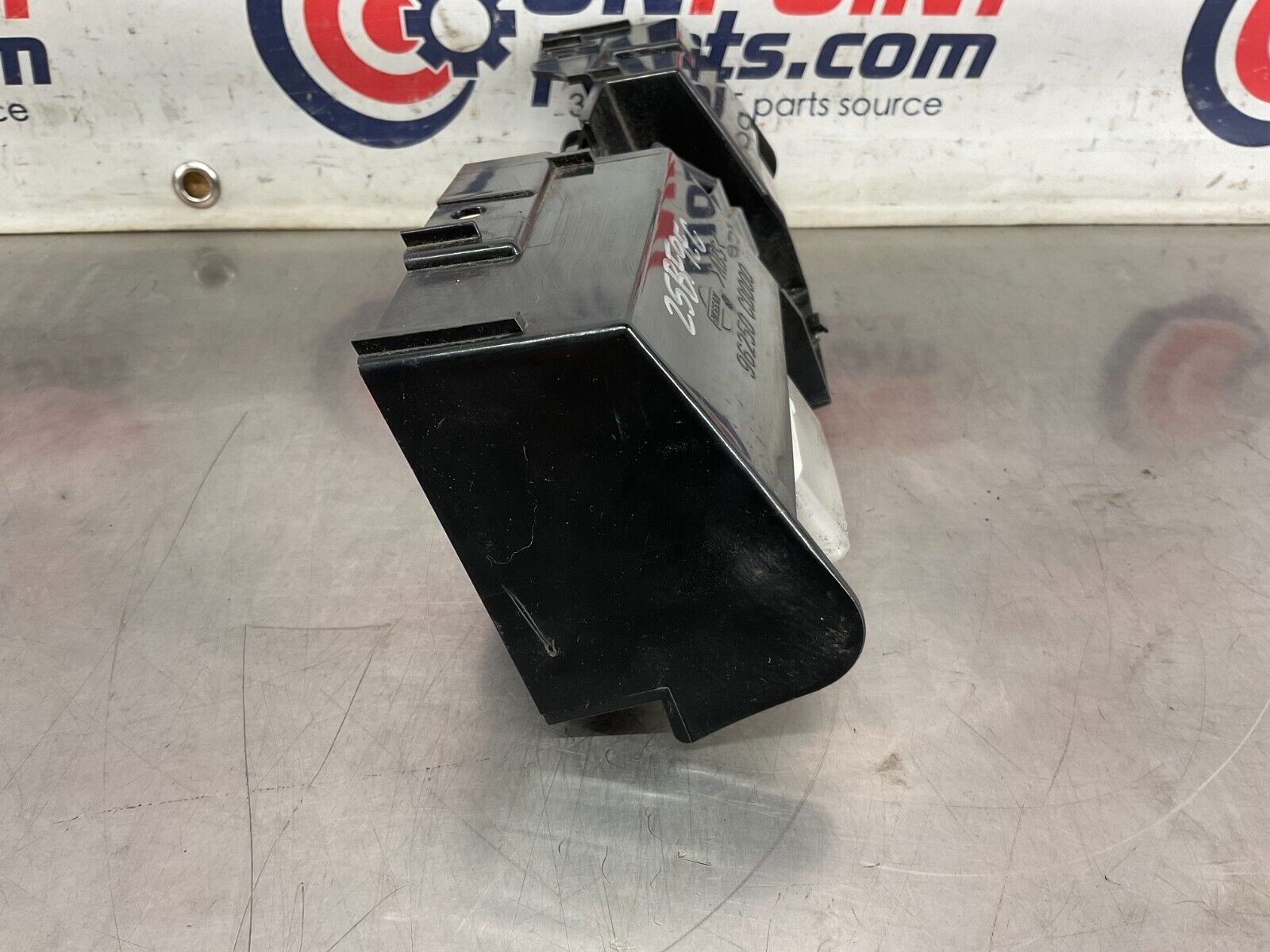 2004 Nissan 350Z Rear Bumper License Plate Light Assembly 96250 OEM 25BF9EC - On Point Parts Inc