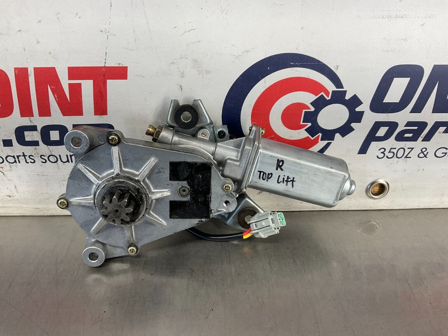 2004 Nissan 350Z Passenger Right Convertible Top Lift Motor OEM 25BF9EE - On Point Parts Inc