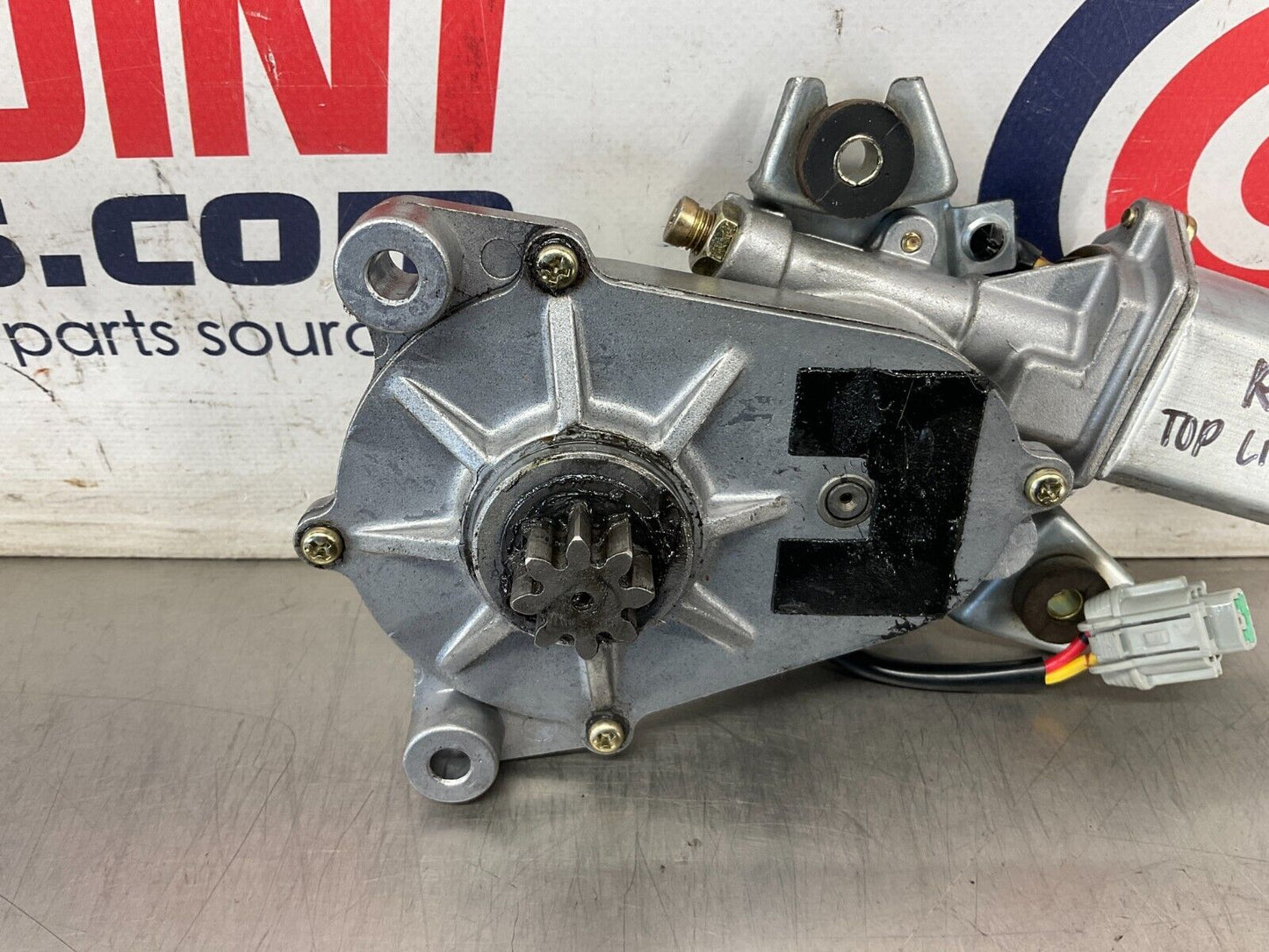 2004 Nissan 350Z Passenger Right Convertible Top Lift Motor OEM 25BF9EE - On Point Parts Inc