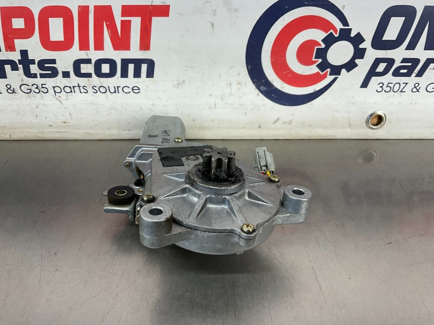 2004 Nissan 350Z Passenger Right Convertible Top Lift Motor OEM 25BF9EE - On Point Parts Inc