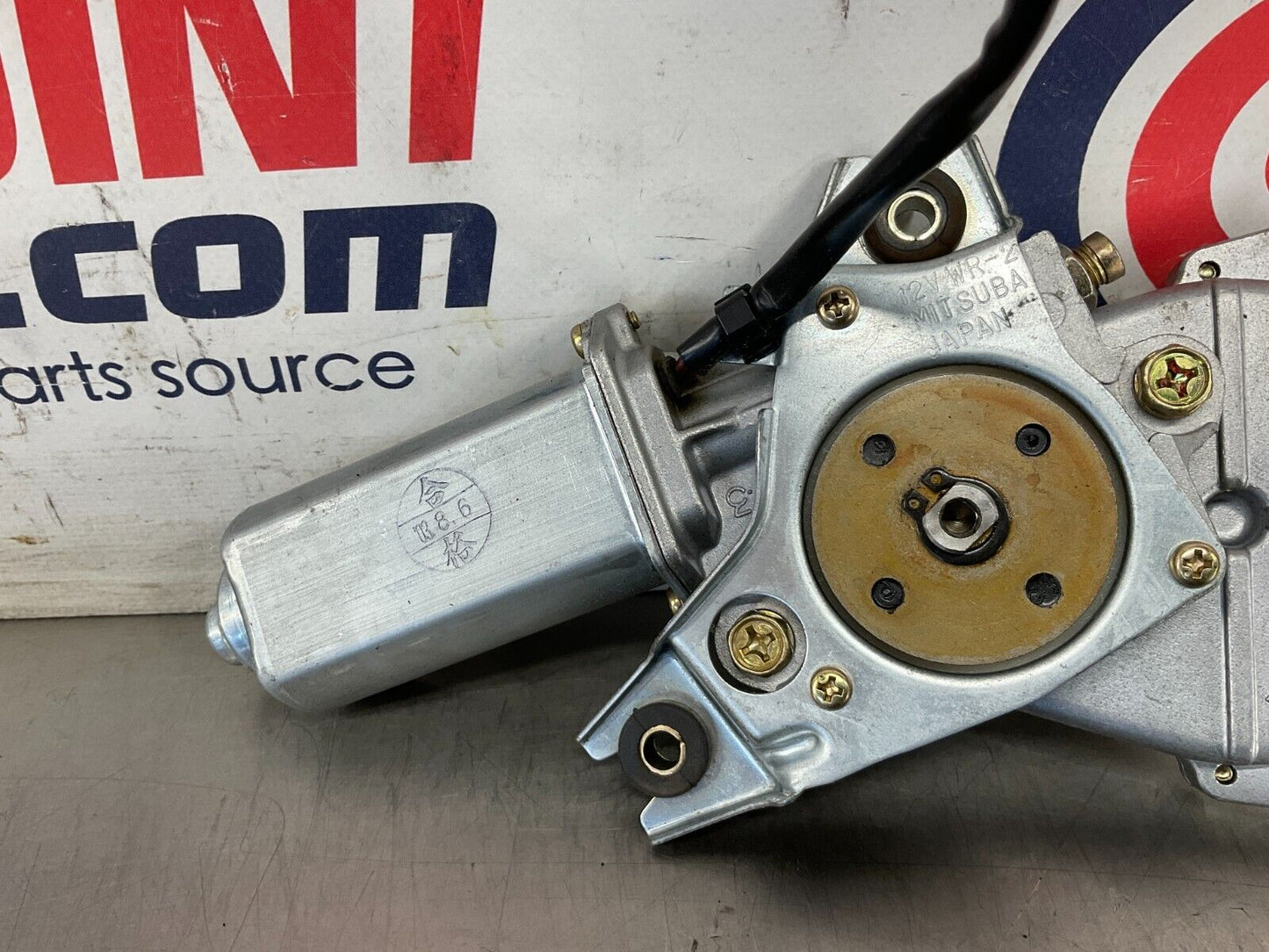 2004 Nissan 350Z Passenger Right Convertible Top Lift Motor OEM 25BF9EE - On Point Parts Inc