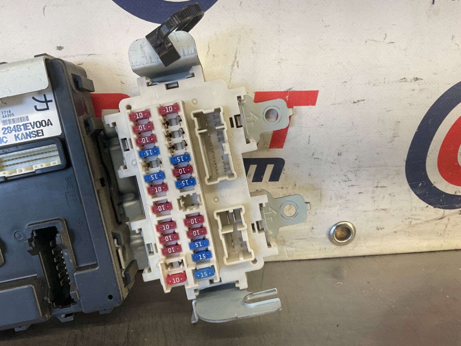 2007 Nissan Z33 350Z BCM Body Control Module Fuse Panel OEM 21BGKEC - On Point Parts Inc