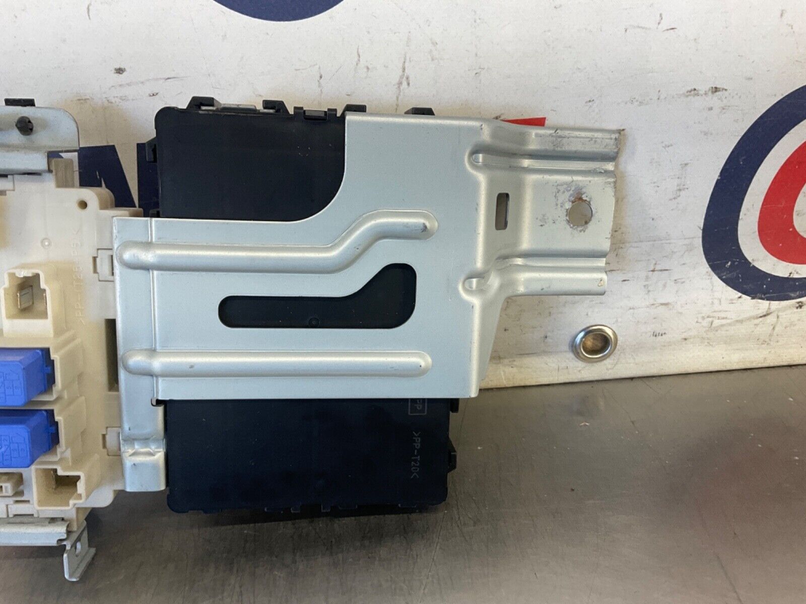 2007 Nissan Z33 350Z BCM Body Control Module Fuse Panel OEM 21BGKEC - On Point Parts Inc