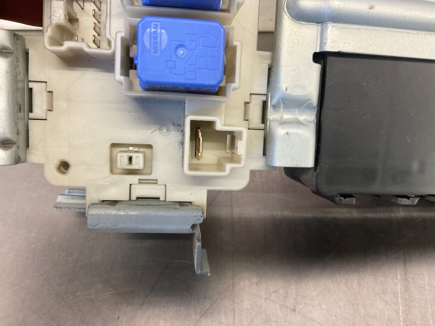 2007 Nissan Z33 350Z BCM Body Control Module Fuse Panel OEM 21BGKEC - On Point Parts Inc