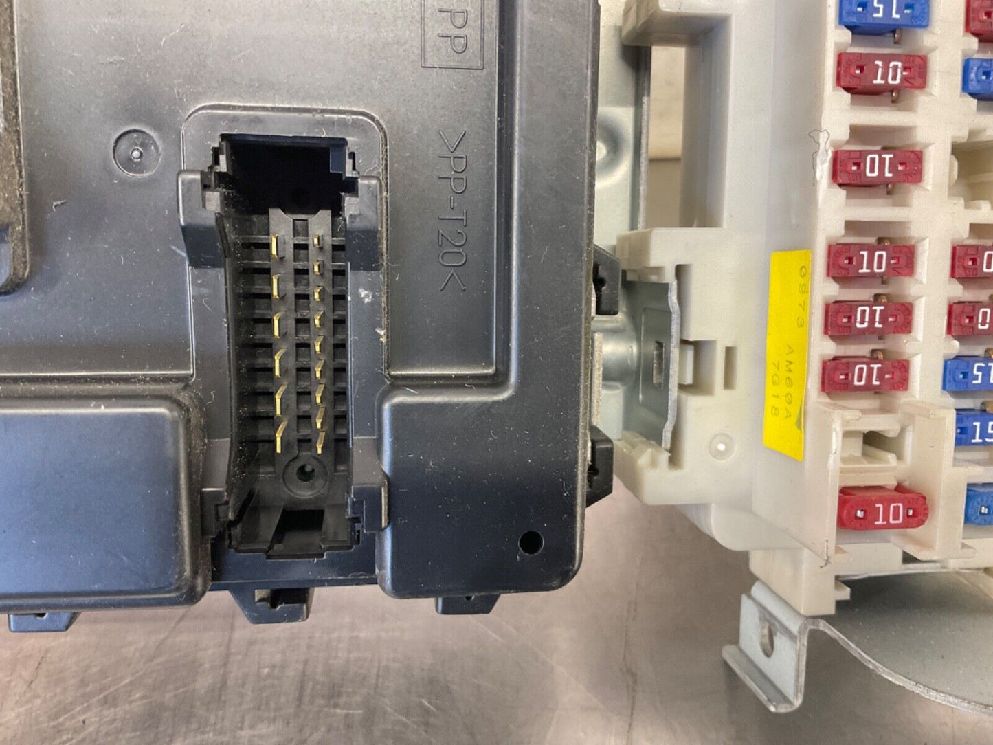 2007 Nissan Z33 350Z BCM Body Control Module Fuse Panel OEM 21BGKEC - On Point Parts Inc