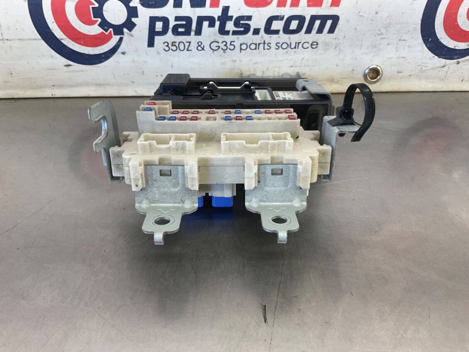 2007 Nissan Z33 350Z BCM Body Control Module Fuse Panel OEM 21BGKEC - On Point Parts Inc