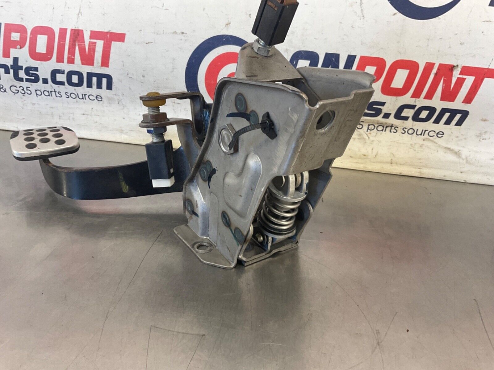 2007 Nissan Z33 350Z Manual Clutch Pedal Assembly OEM 21BGKEI - On Point Parts Inc