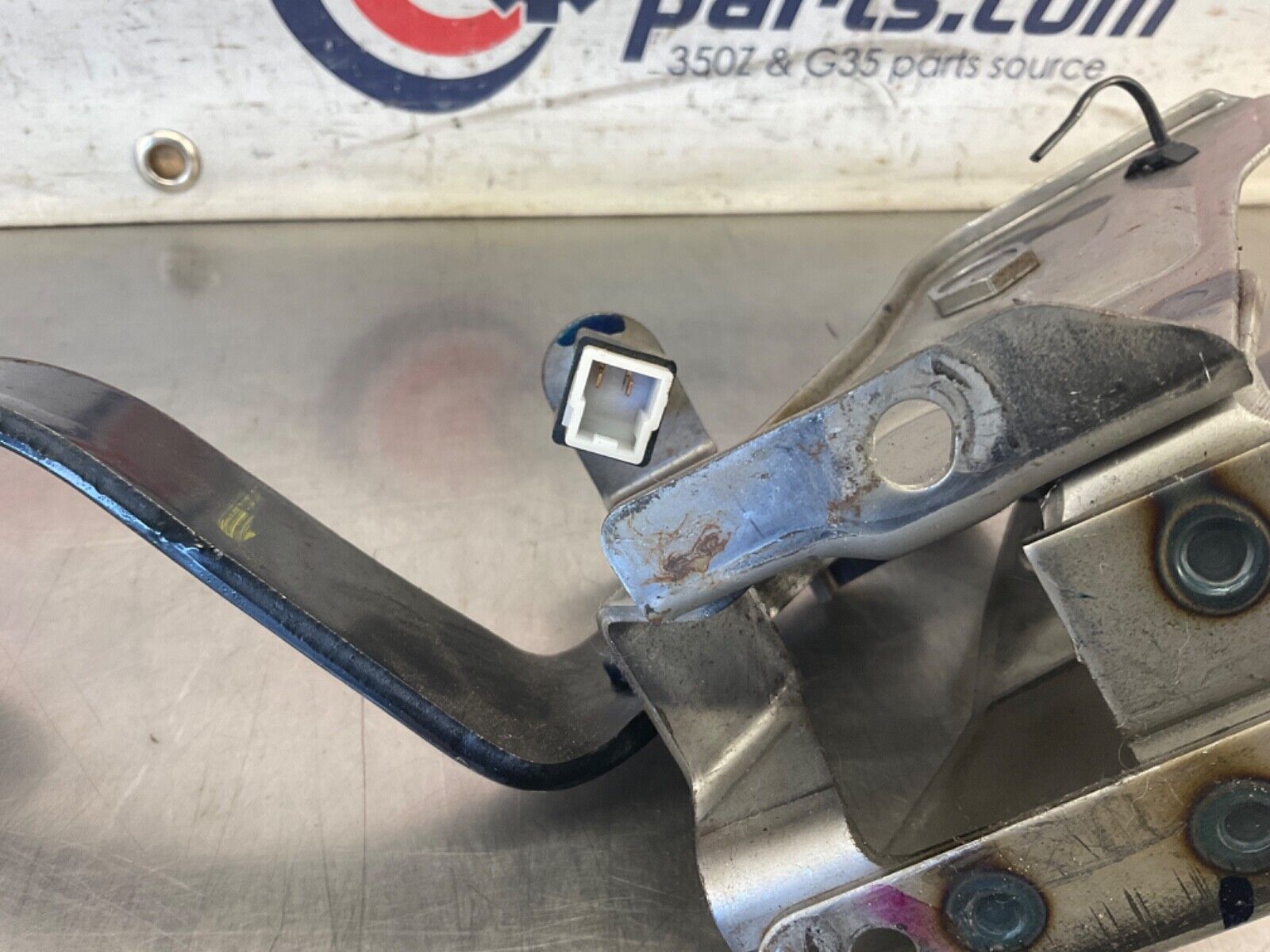 2007 Nissan Z33 350Z Manual Clutch Pedal Assembly OEM 21BGKEI - On Point Parts Inc