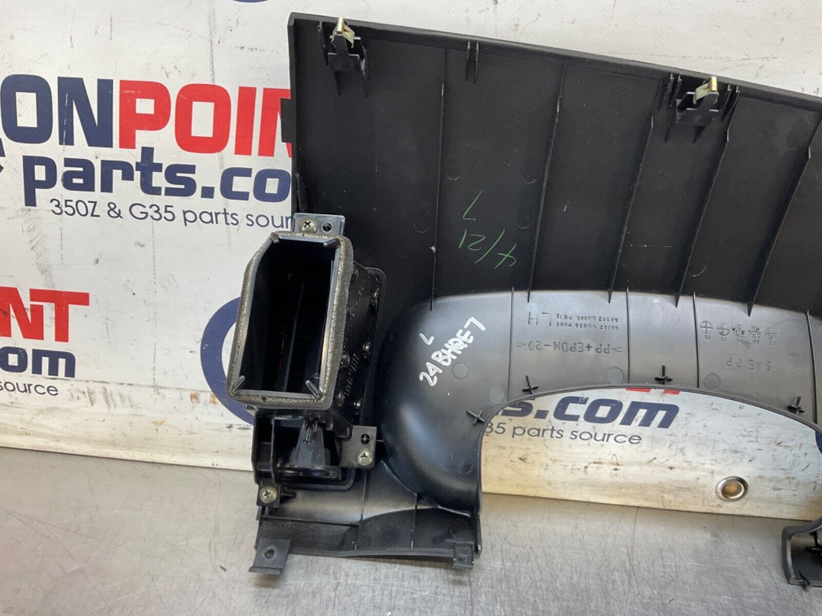 2005 Nissan Z33 350Z Driver Left Upper Steering Column Panel 68107 OEM 24BHQE7 - On Point Parts Inc