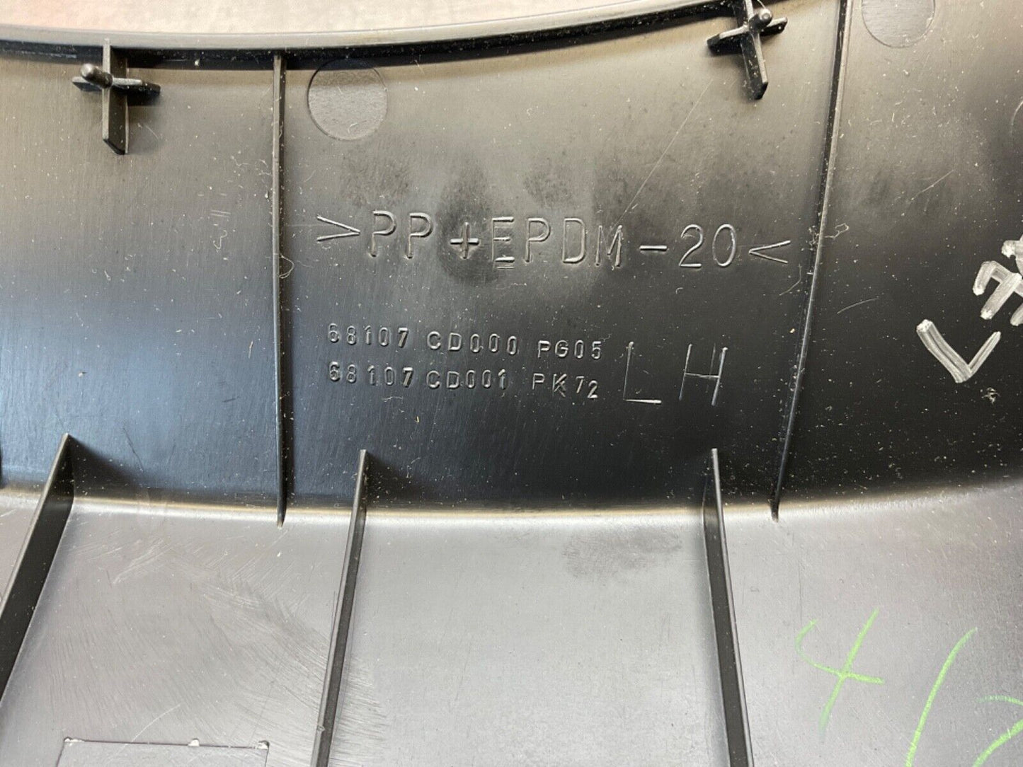 2005 Nissan Z33 350Z Driver Left Upper Steering Column Panel 68107 OEM 24BHQE7 - On Point Parts Inc