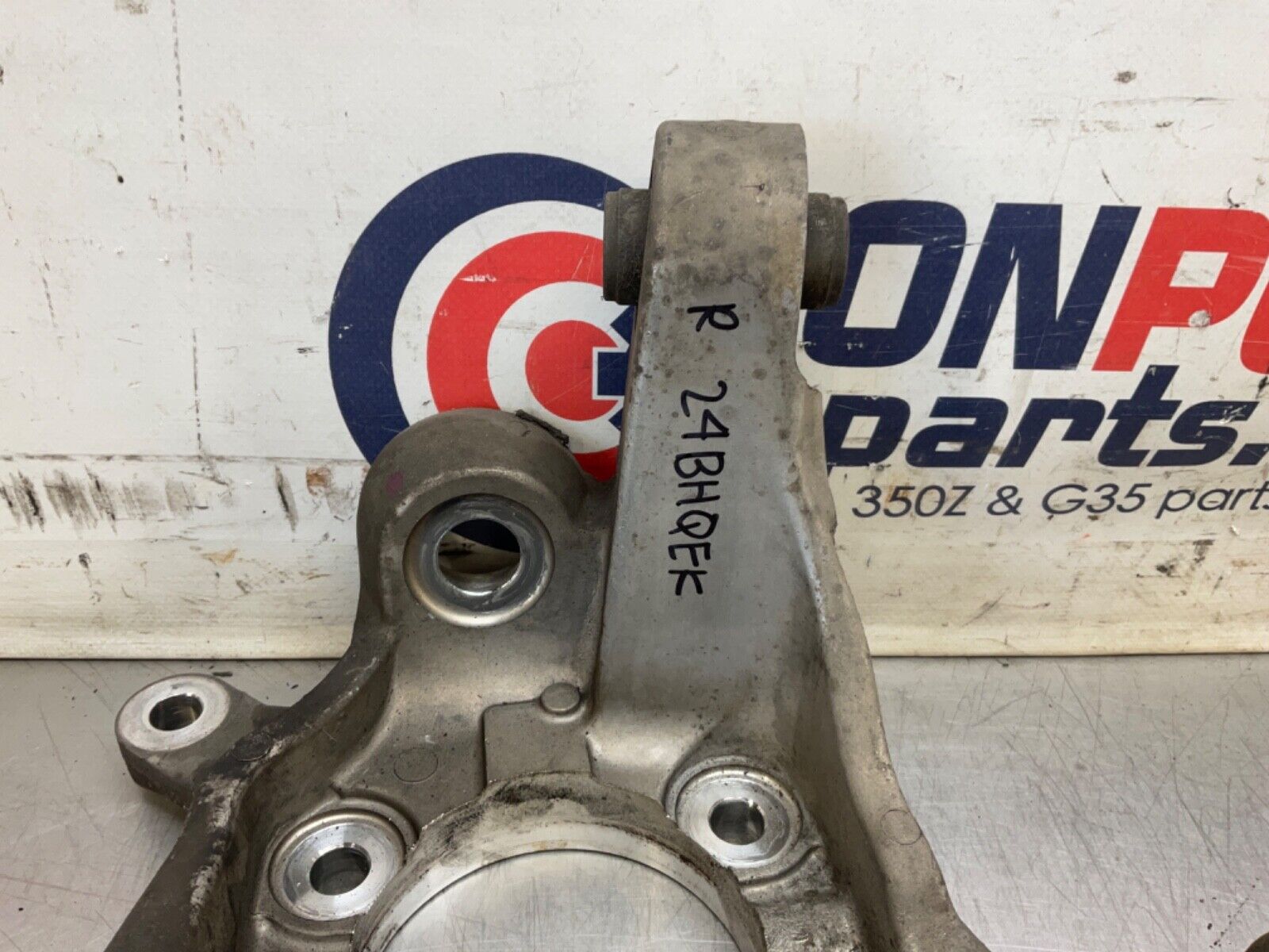 2005 Nissan Z33 350Z Passenger Rear Suspension Knuckle Axle Housing  OEM 24BHQEK - On Point Parts Inc