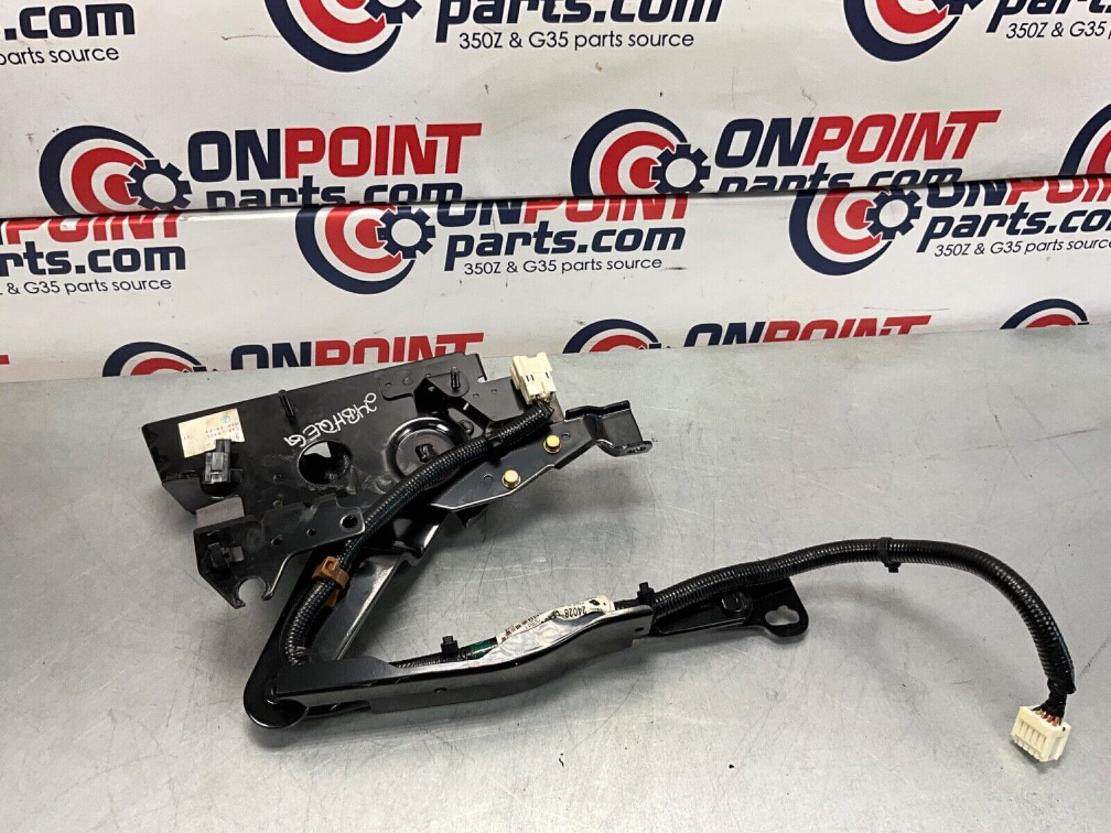 2005 Nissan Z33 350Z Convertible Driver Left Tonneau Lift Mechanism OEM 24BHQEG - On Point Parts Inc