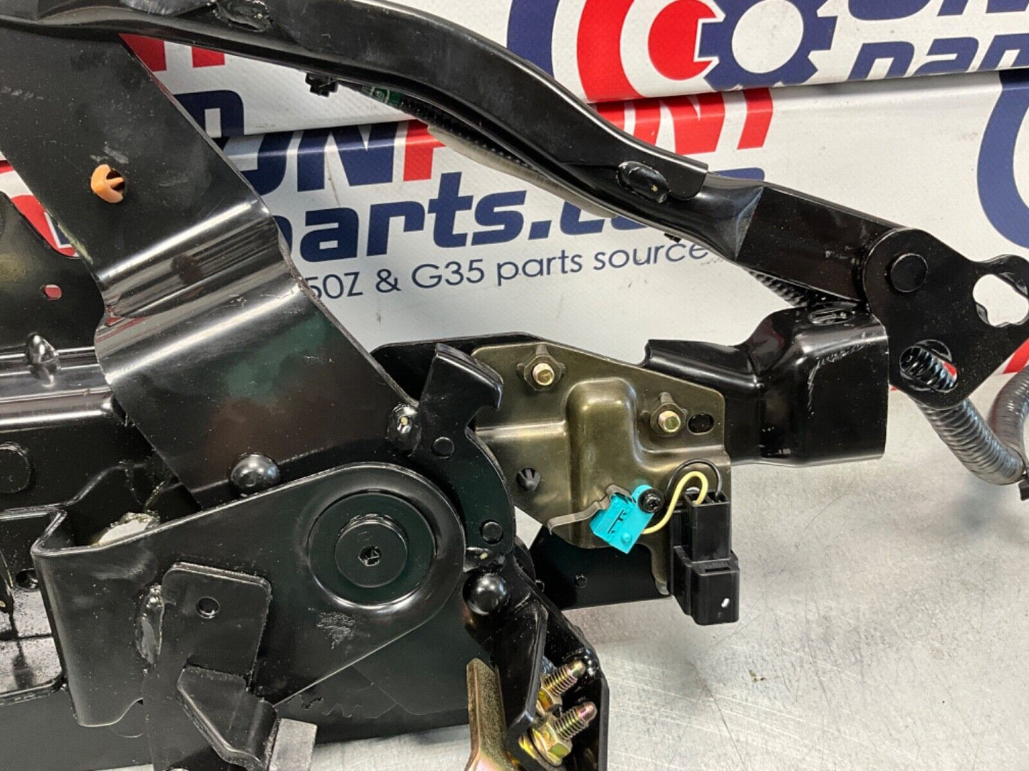 2005 Nissan Z33 350Z Convertible Driver Left Tonneau Lift Mechanism OEM 24BHQEG - On Point Parts Inc