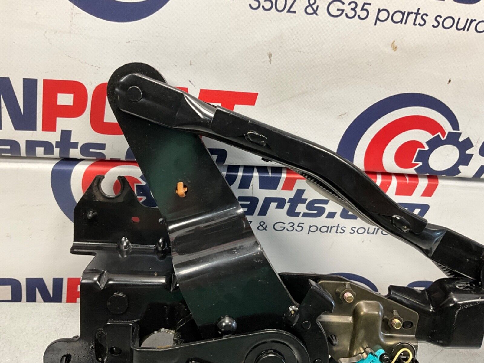 2005 Nissan Z33 350Z Convertible Driver Left Tonneau Lift Mechanism OEM 24BHQEG - On Point Parts Inc