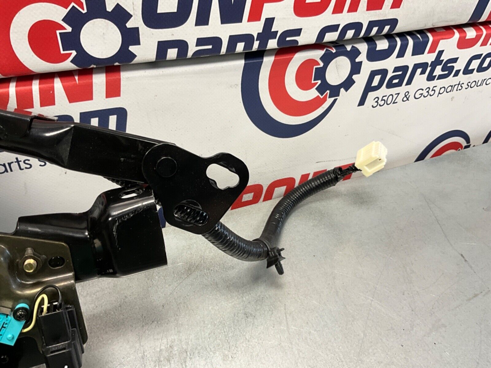 2005 Nissan Z33 350Z Convertible Driver Left Tonneau Lift Mechanism OEM 24BHQEG - On Point Parts Inc