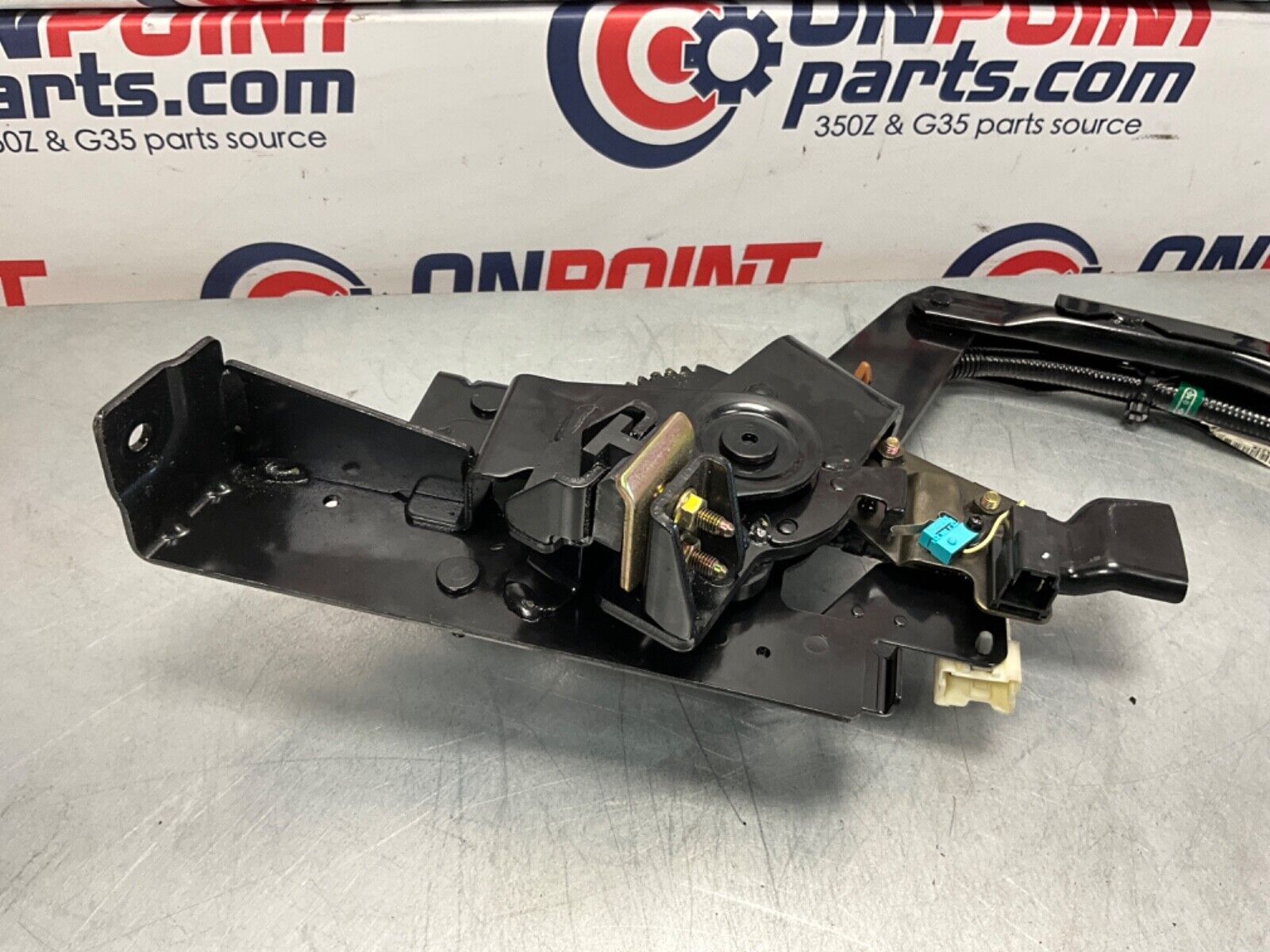 2005 Nissan Z33 350Z Convertible Driver Left Tonneau Lift Mechanism OEM 24BHQEG - On Point Parts Inc