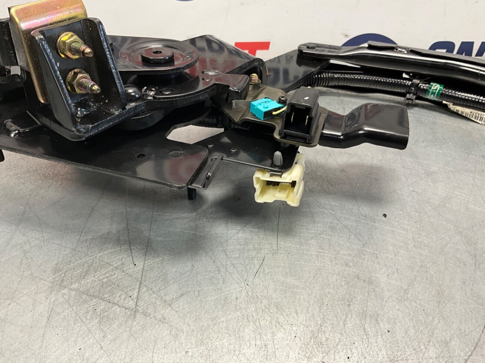 2005 Nissan Z33 350Z Convertible Driver Left Tonneau Lift Mechanism OEM 24BHQEG - On Point Parts Inc