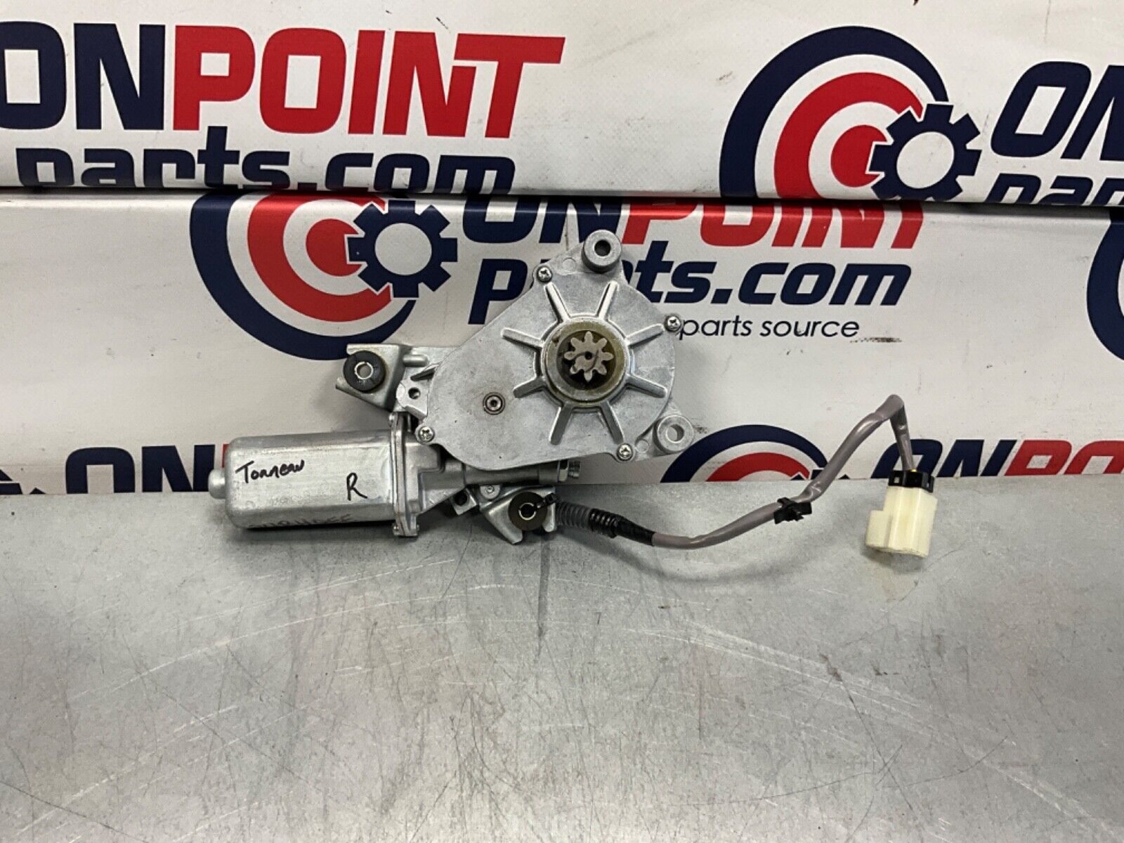 2005 Nissan Z33 350Z Passenger Right Convertible Tonneau Lift Motor OEM 24BHQEE - On Point Parts Inc