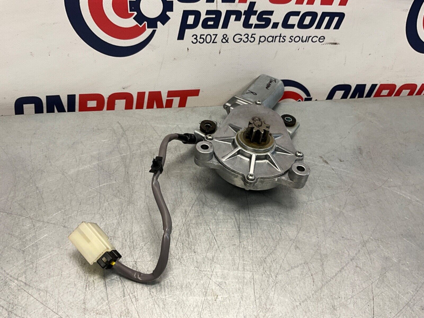 2005 Nissan Z33 350Z Passenger Right Convertible Tonneau Lift Motor OEM 24BHQEE - On Point Parts Inc