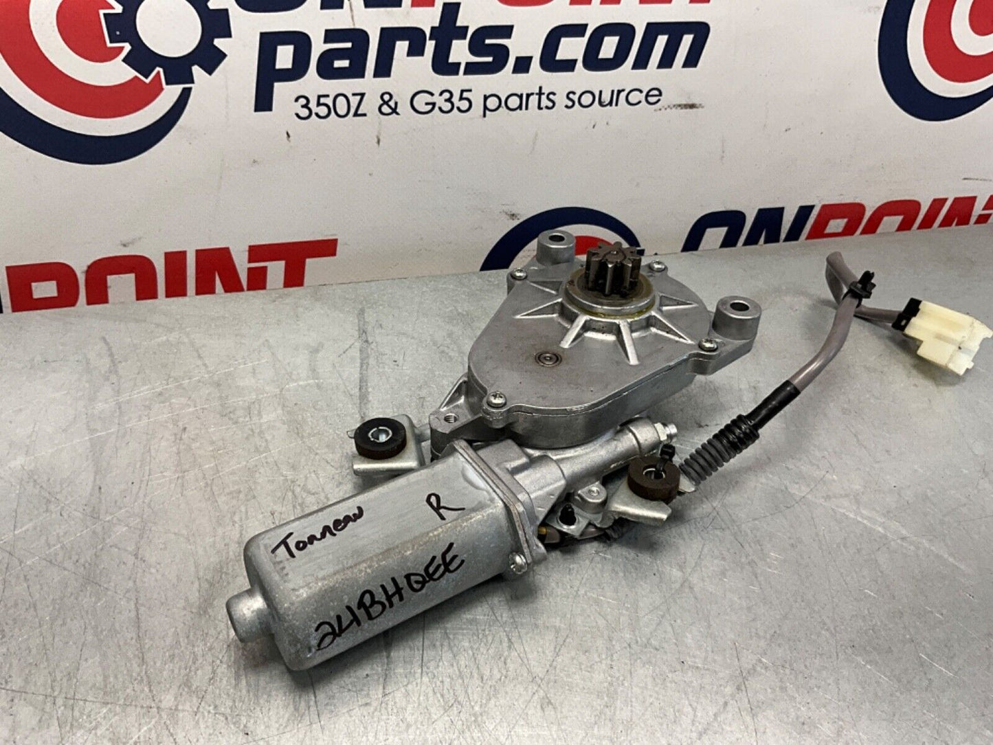 2005 Nissan Z33 350Z Passenger Right Convertible Tonneau Lift Motor OEM 24BHQEE - On Point Parts Inc