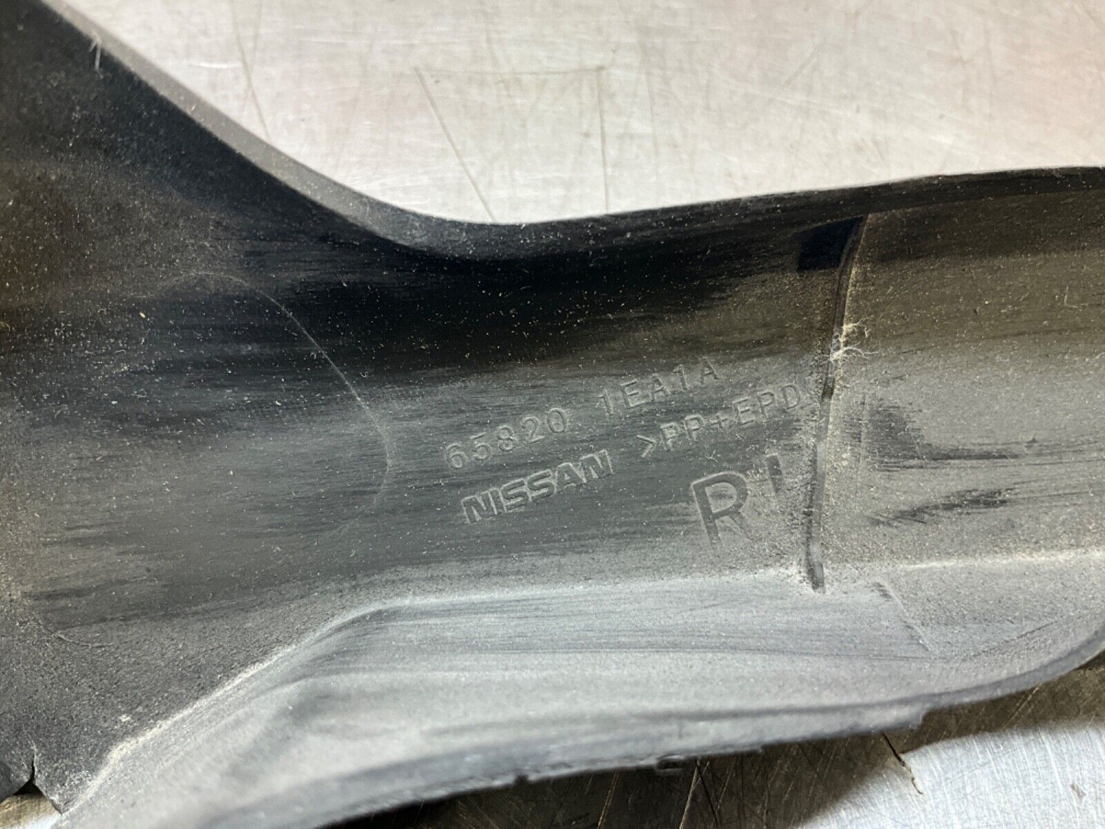 2014 Nissan Z34 370Z Passenger Right Front Hood Fender Seal 65820 OEM 14BILEK - On Point Parts Inc