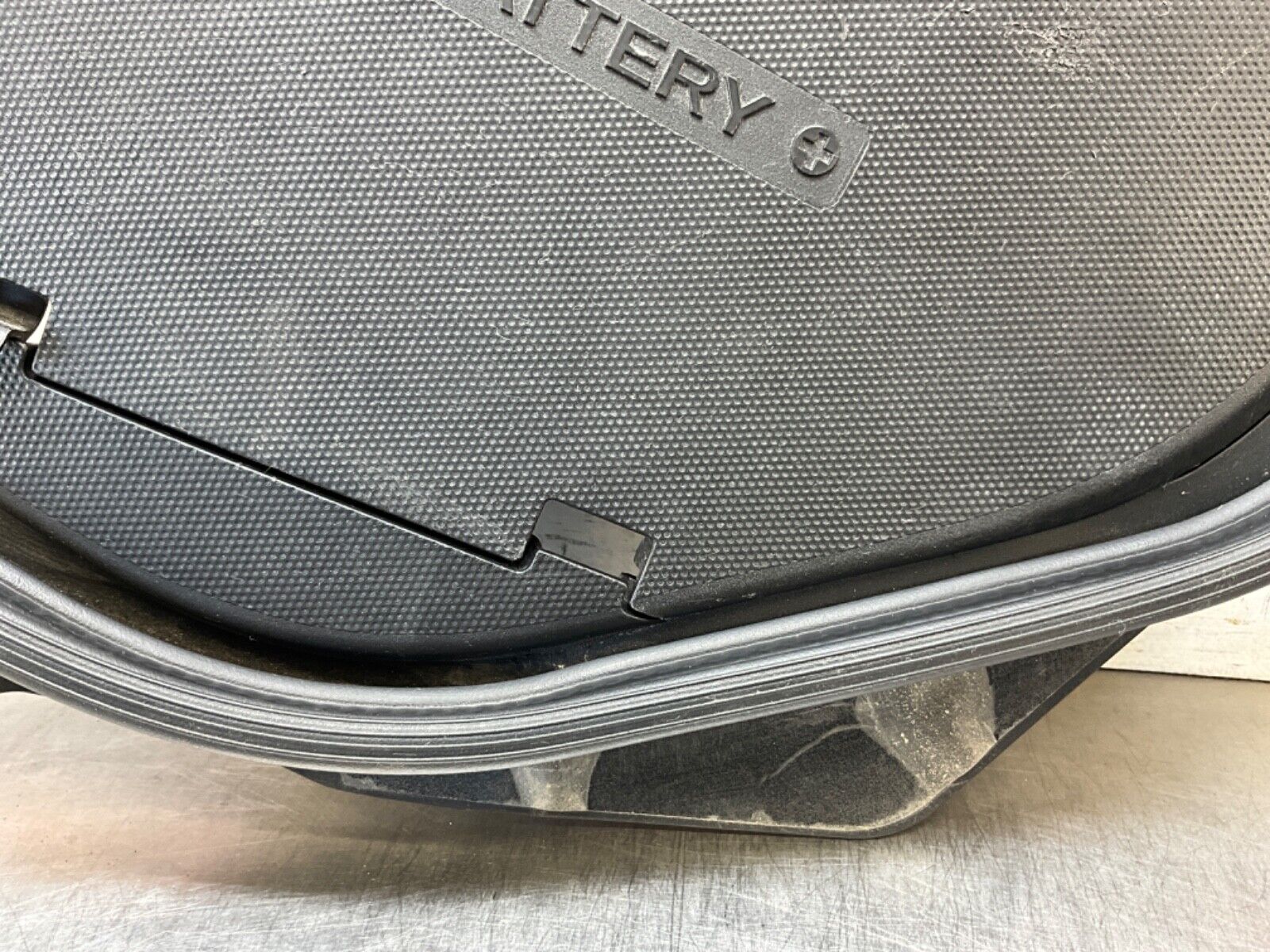 2014 Nissan Z34 370Z Passenger Right Battery Cover Bezel Trim OEM 14BILE2 - On Point Parts Inc