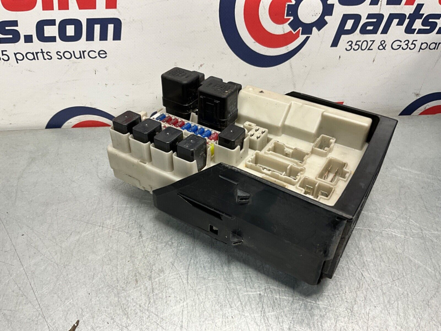 2007 Nissan Z33 350Z VQ35HR IPDM Engine Bay Fuse Relay Box 284B7 OEM 23BIZEC - On Point Parts Inc