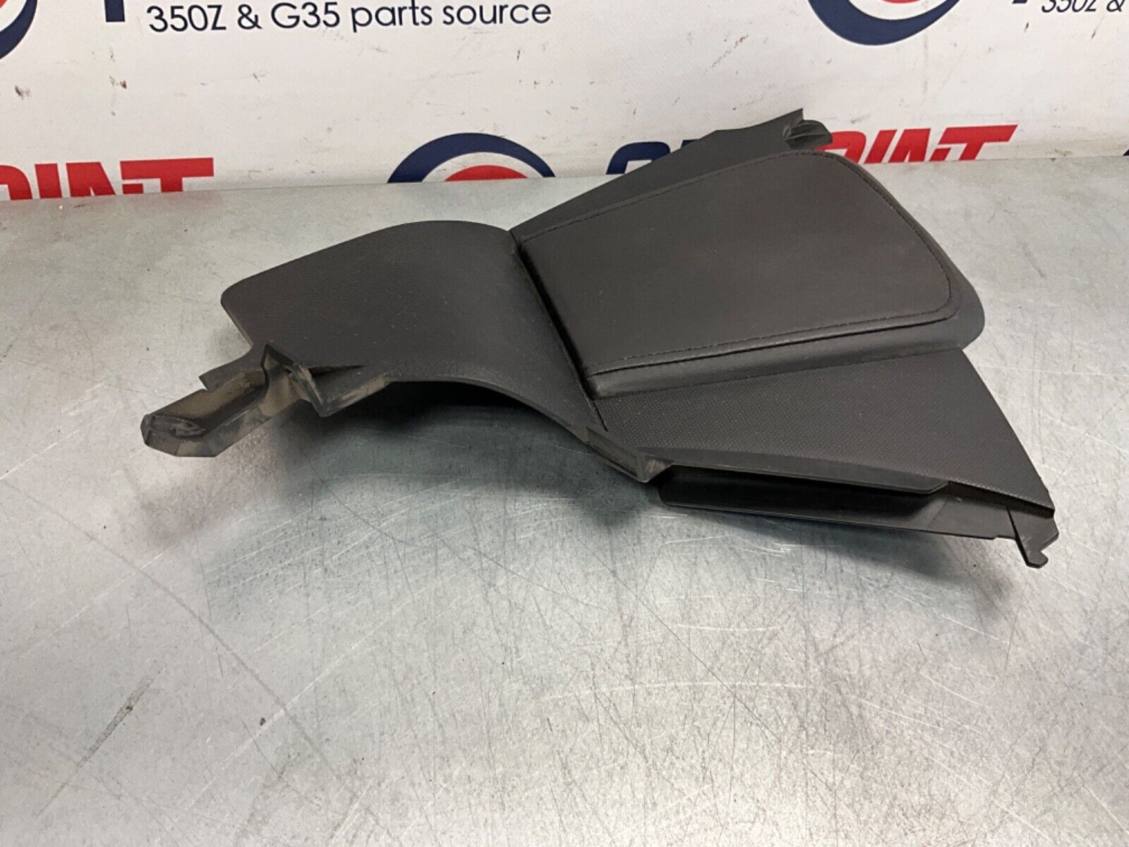 2007 Nissan Z33 350Z Passenger Right Center Console Knee Pad Panel OEM 23BIZEE - On Point Parts Inc