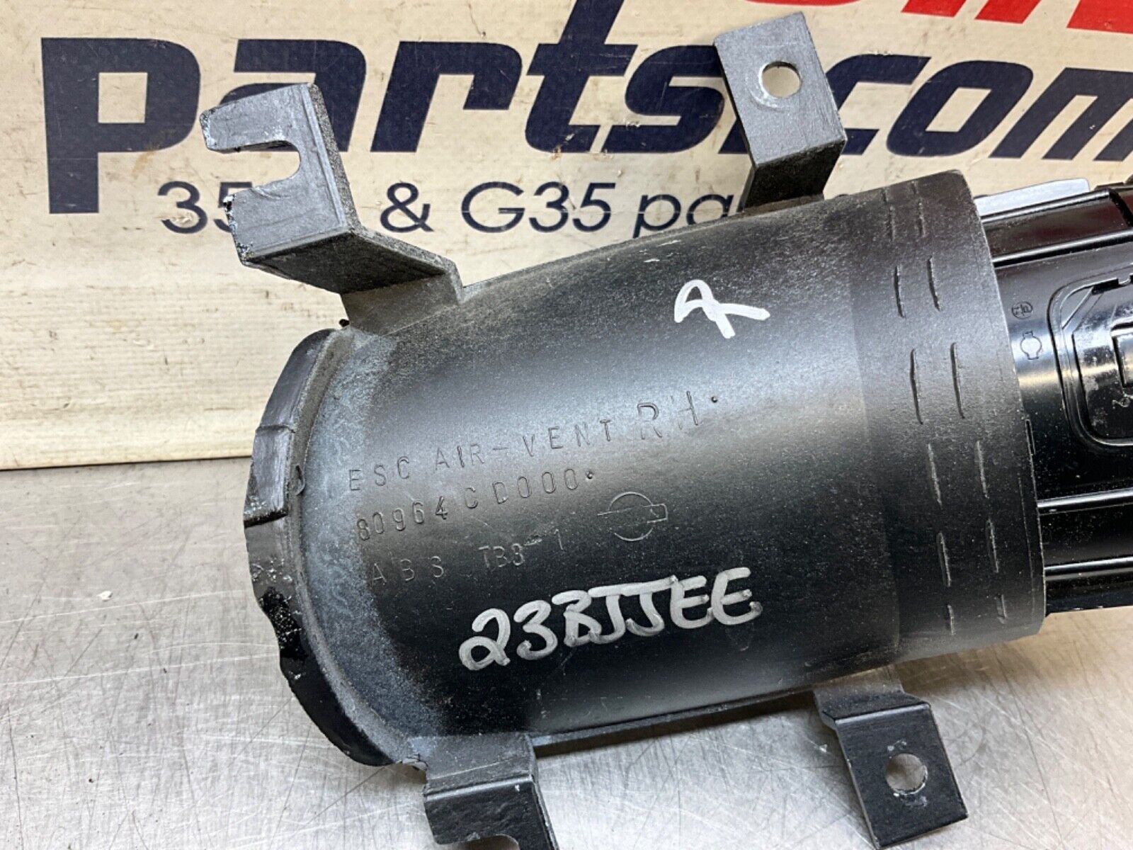 2006 Nissan Z33 350Z Passenger Right Door Vent Trim 80964 OEM