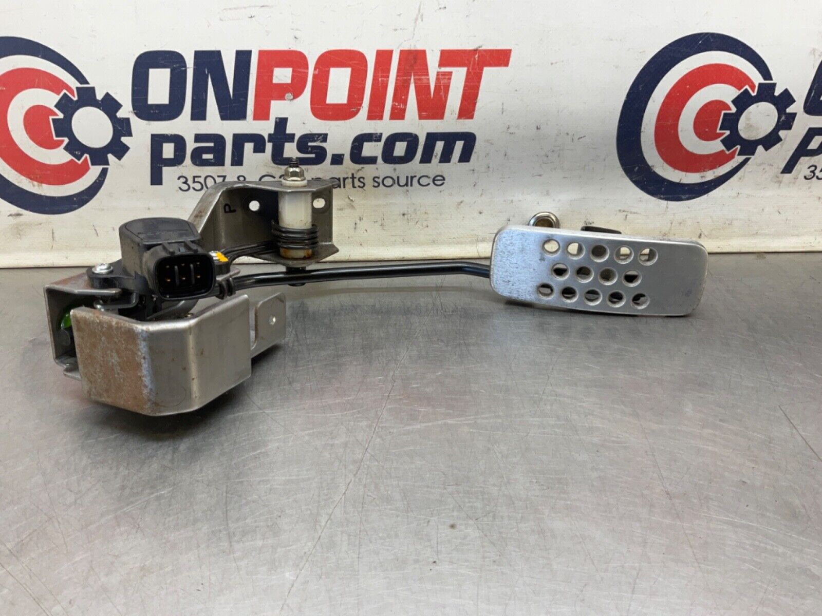 2006 Nissan Z33 350Z Manual Gas Acceleration Pedal OEM 23BJJEI - On Point Parts Inc
