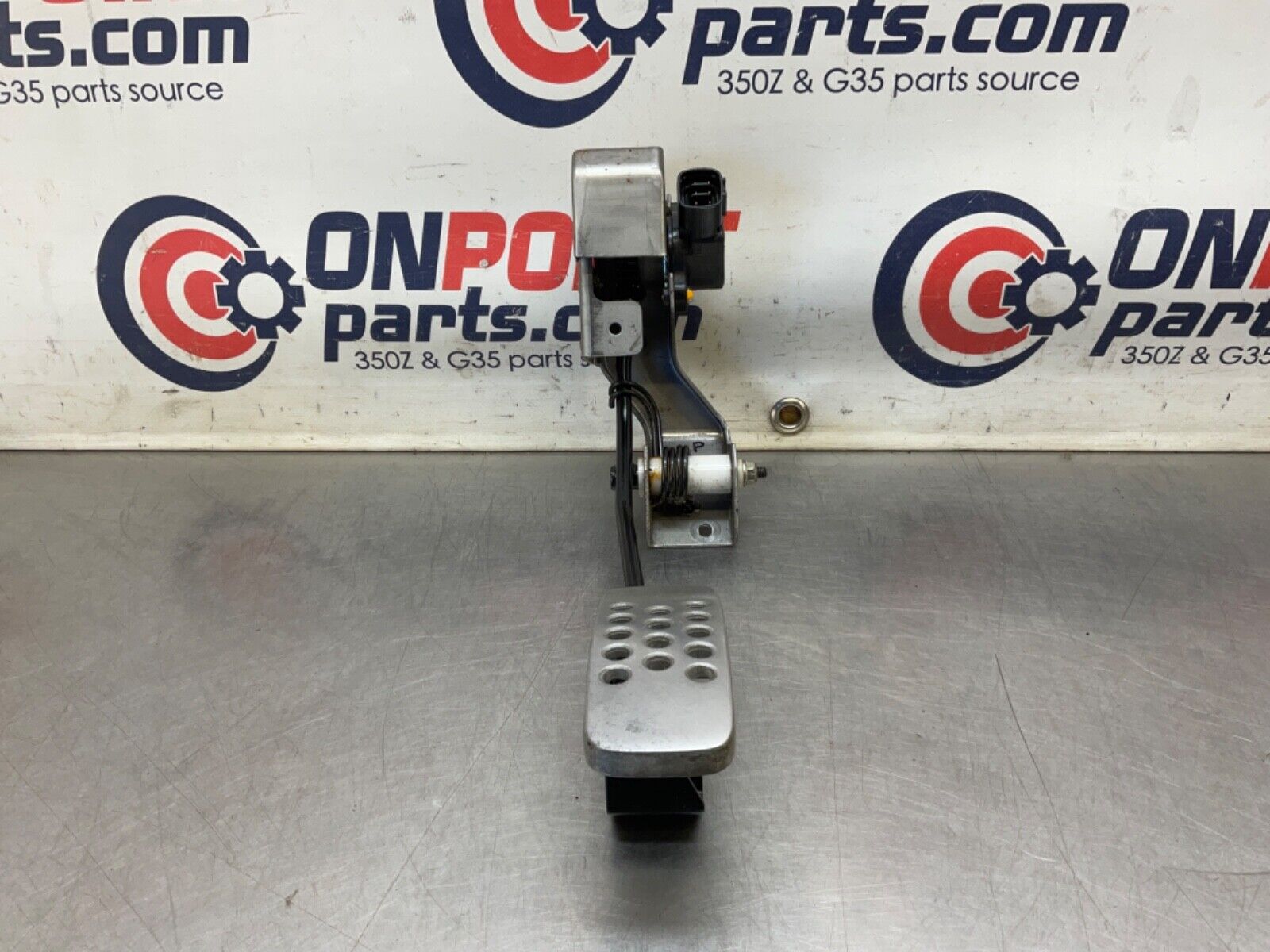 2006 Nissan Z33 350Z Manual Gas Acceleration Pedal OEM 23BJJEI - On Point Parts Inc