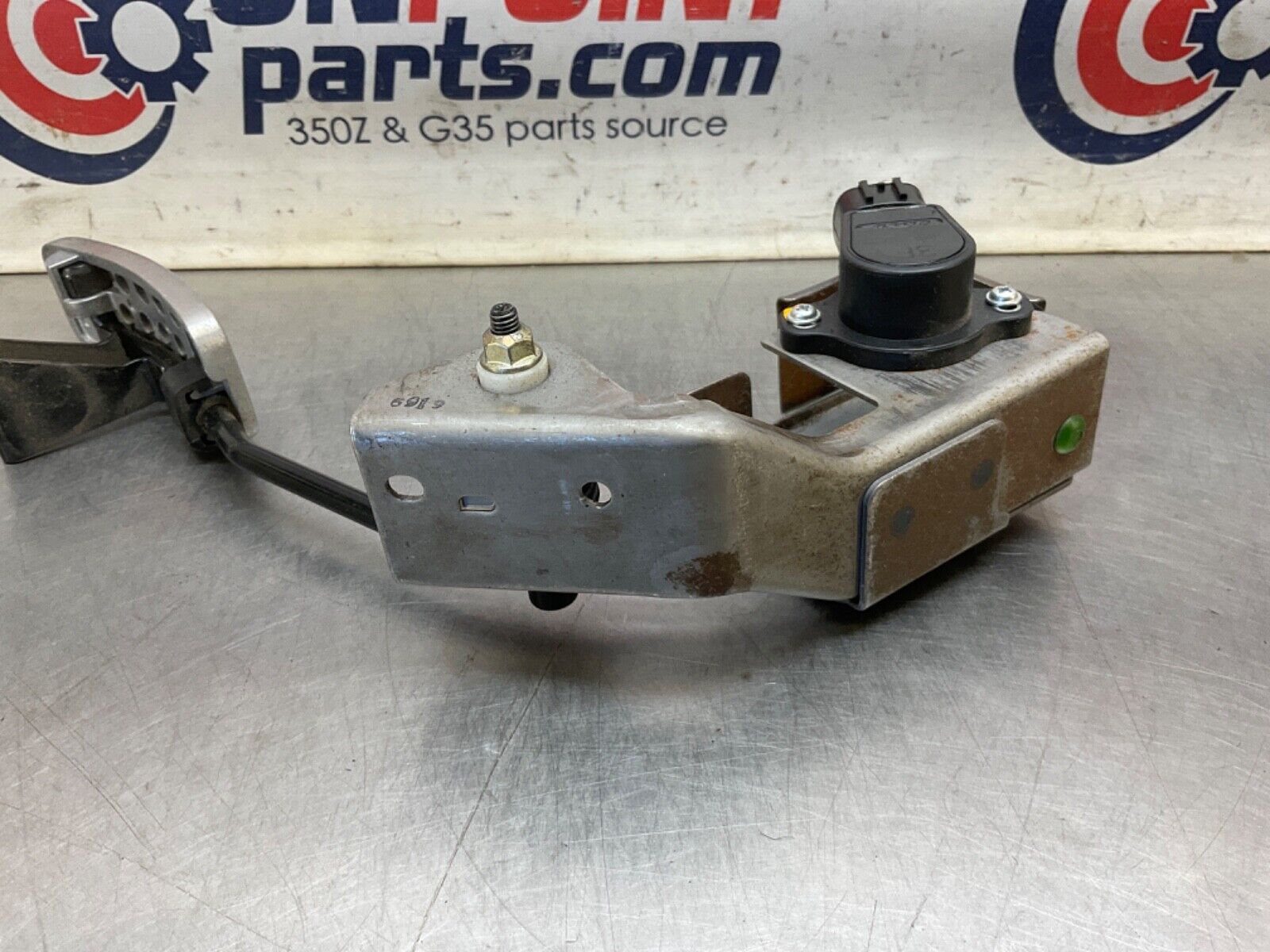 2006 Nissan Z33 350Z Manual Gas Acceleration Pedal OEM 23BJJEI - On Point Parts Inc